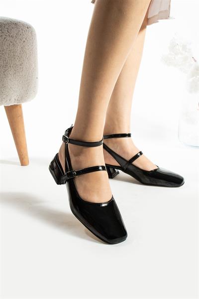 Mabel Siyah Rugan Bilekten Atıklı Toka Detay