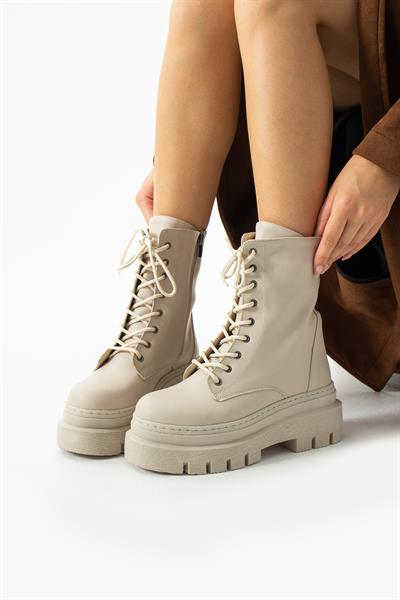 Maria Bağcık Ve Fermuar Detaylı Kaymaz Taban  Bej Cilt Bayan Bot
