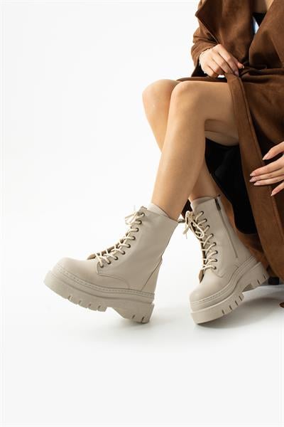 Maria Bağcık Ve Fermuar Detaylı Kaymaz Taban  Bej Cilt Bayan Bot