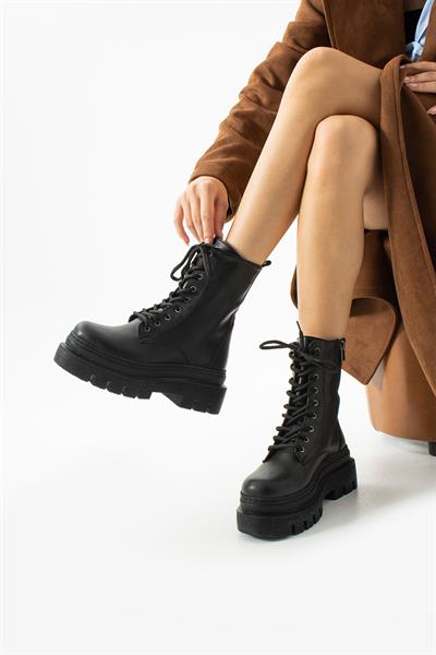 Maria Bağcık Ve Fermuar Detaylı Kaymaz Taban Siyah Cilt Bayan Bot