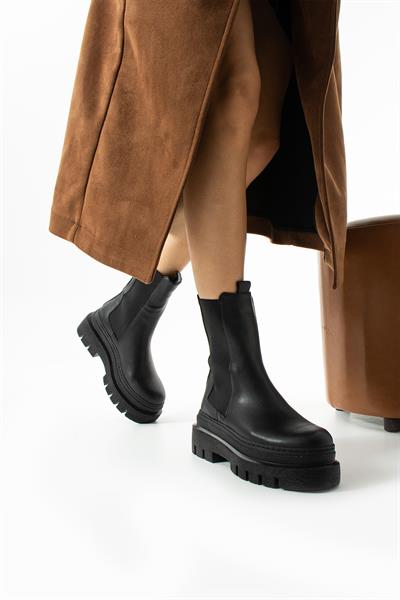 Nora Siyah Cilt Lastik Detaylı Kaymaz Taban Yüksek Bilek Desteği Bayan Bot