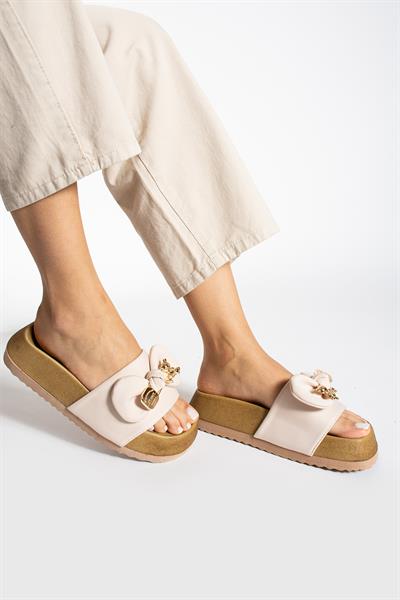 PAMELA TEN KUMAŞ TOKA FİYONK AKSESUAR DETAY