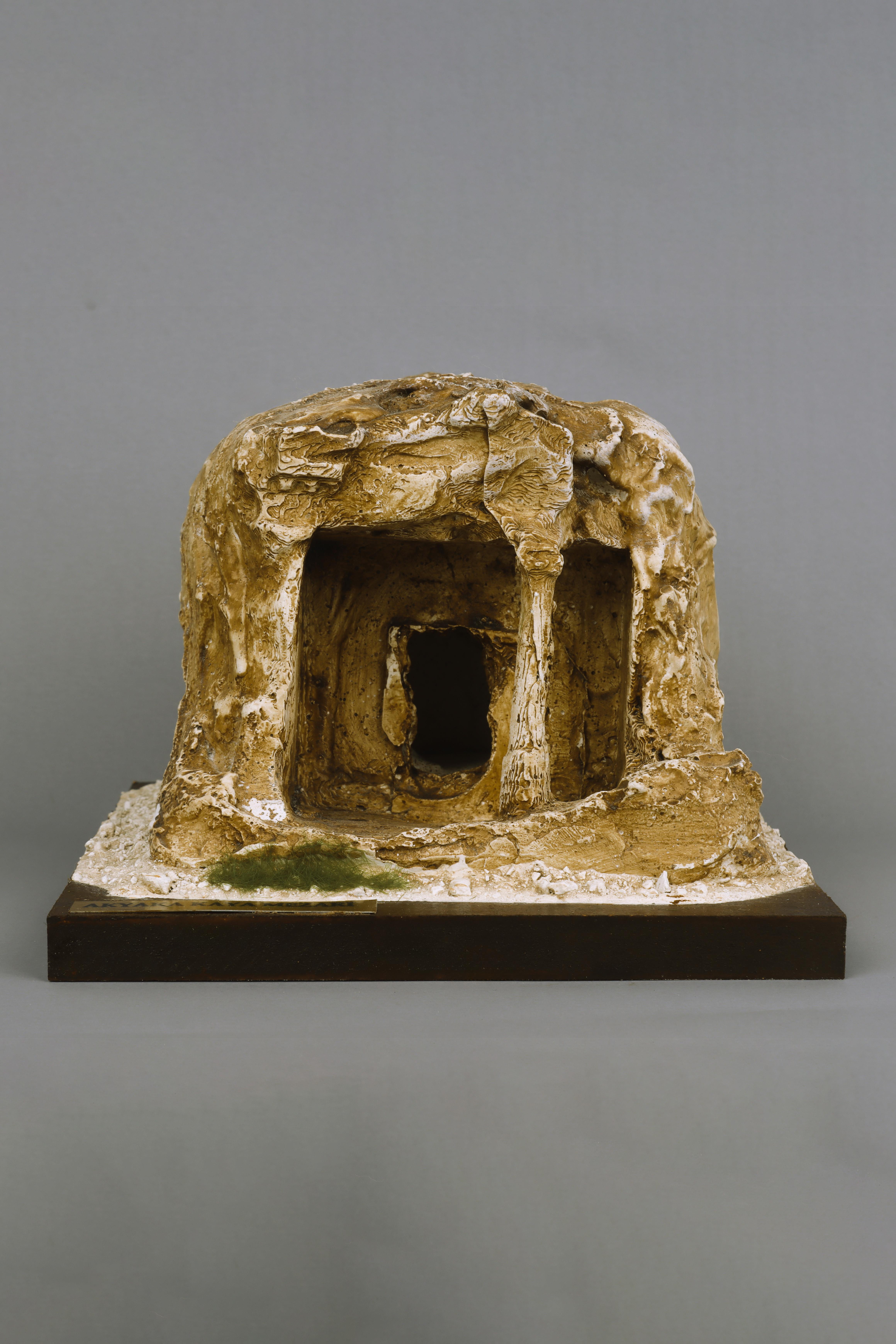 Akyaka Replika Kaya Mezarı Diorama