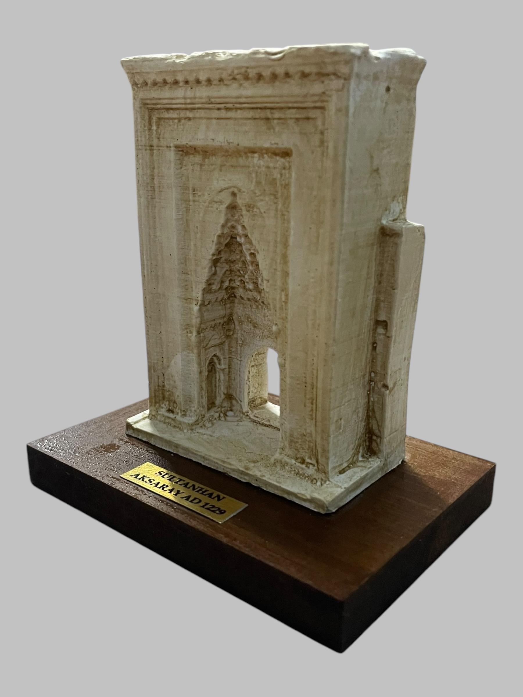 SULTANHAN TAÇ KAPISI