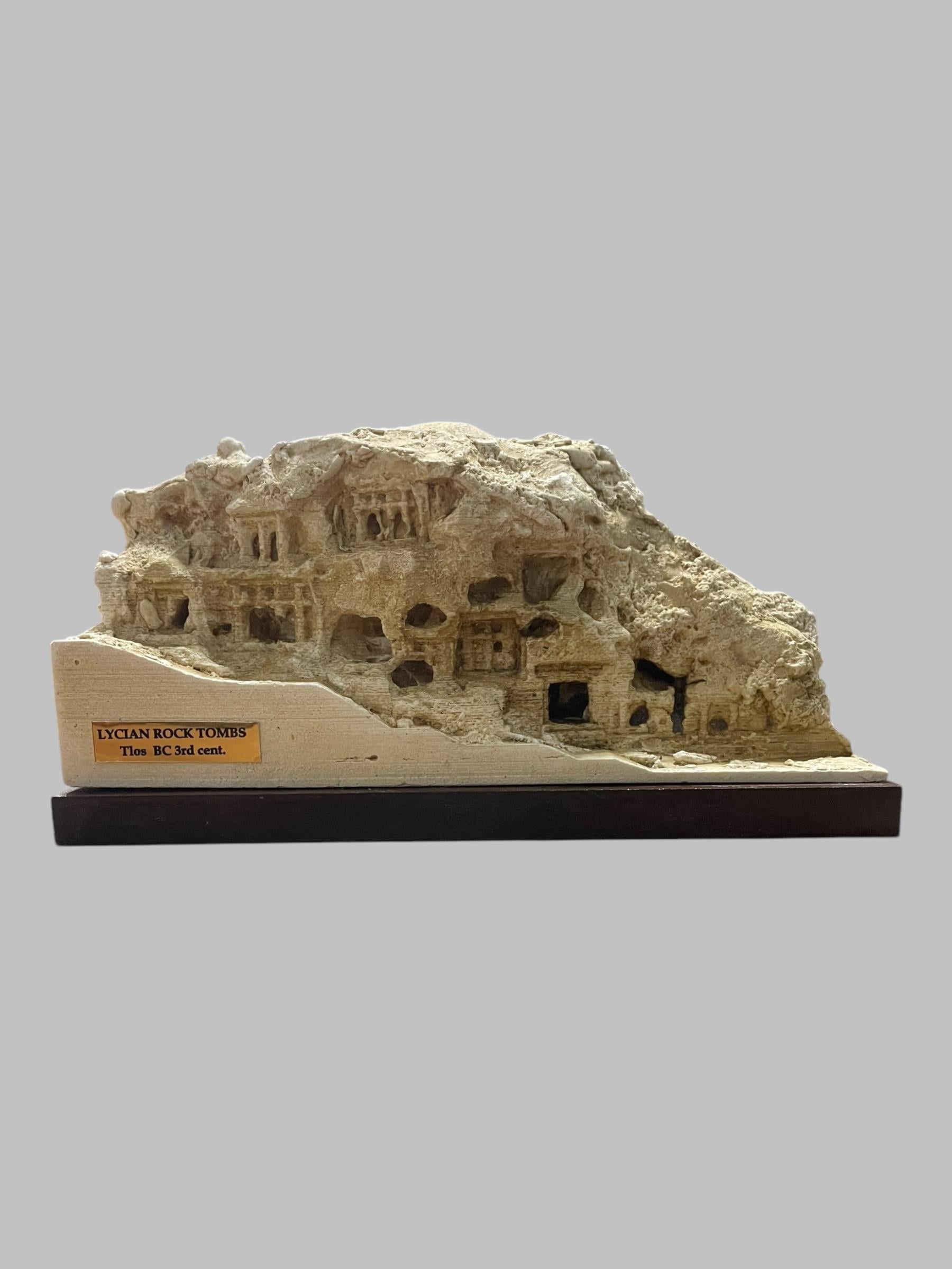 TLOS KAYA MEZARLARI