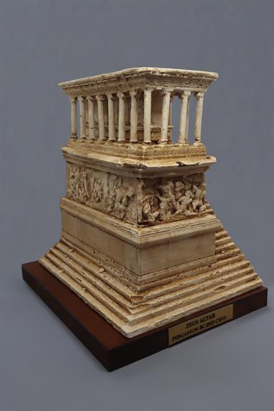 Bergama Zeus Altarı/ Sunağı