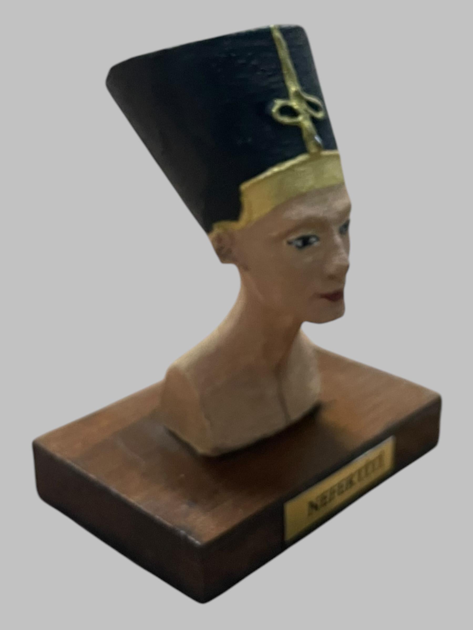 NEFERTİTİ BÜSTÜ