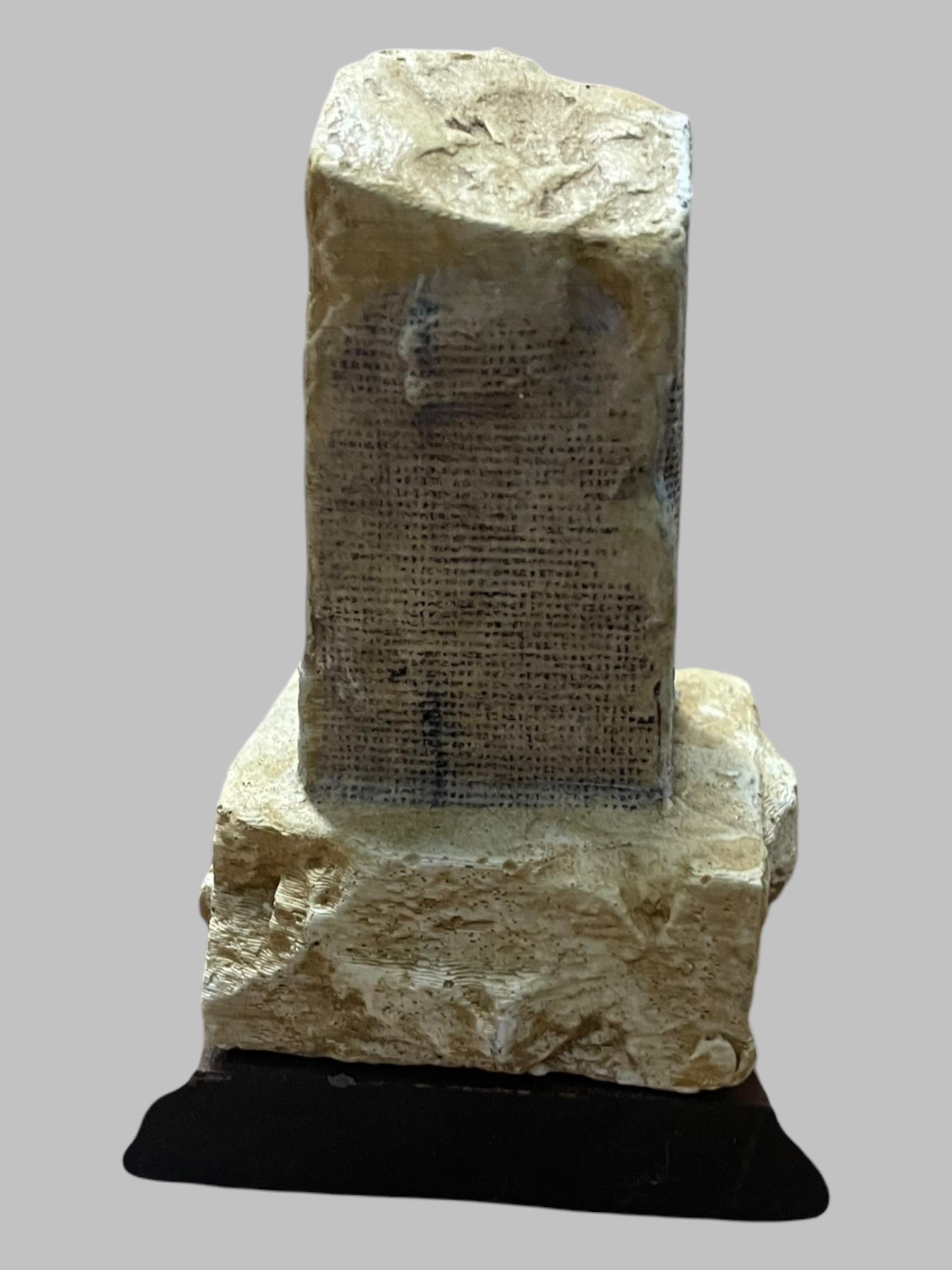 XANTHOS ÜÇ DİLLİ ANIT