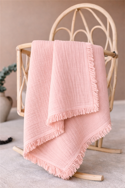 Dört Kat Püsküllü Organik Pamuklu Müslin Battaniye 100X115 Cm-Pembe