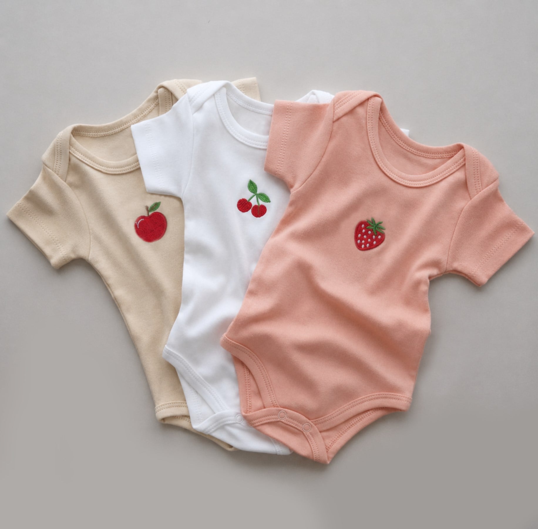 3'lü Nakışlı Çıt Çıtlı Kısa Kollu Pamuklu Organik Kız Bebek Çocuk Body Zıbın Model 1-Çok Renkli