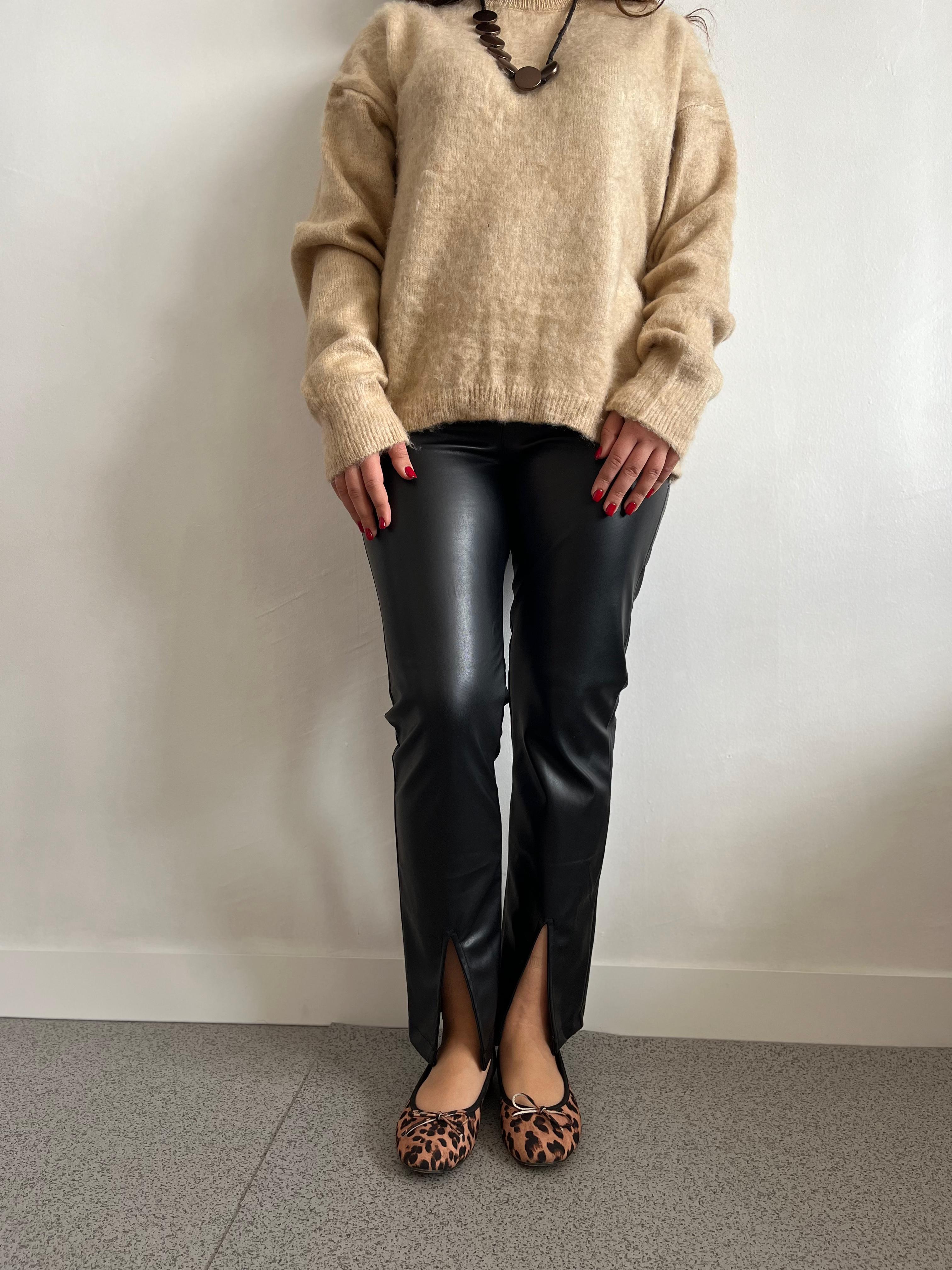 Paça Yırtmaçlı Siyah Deri Pantolon