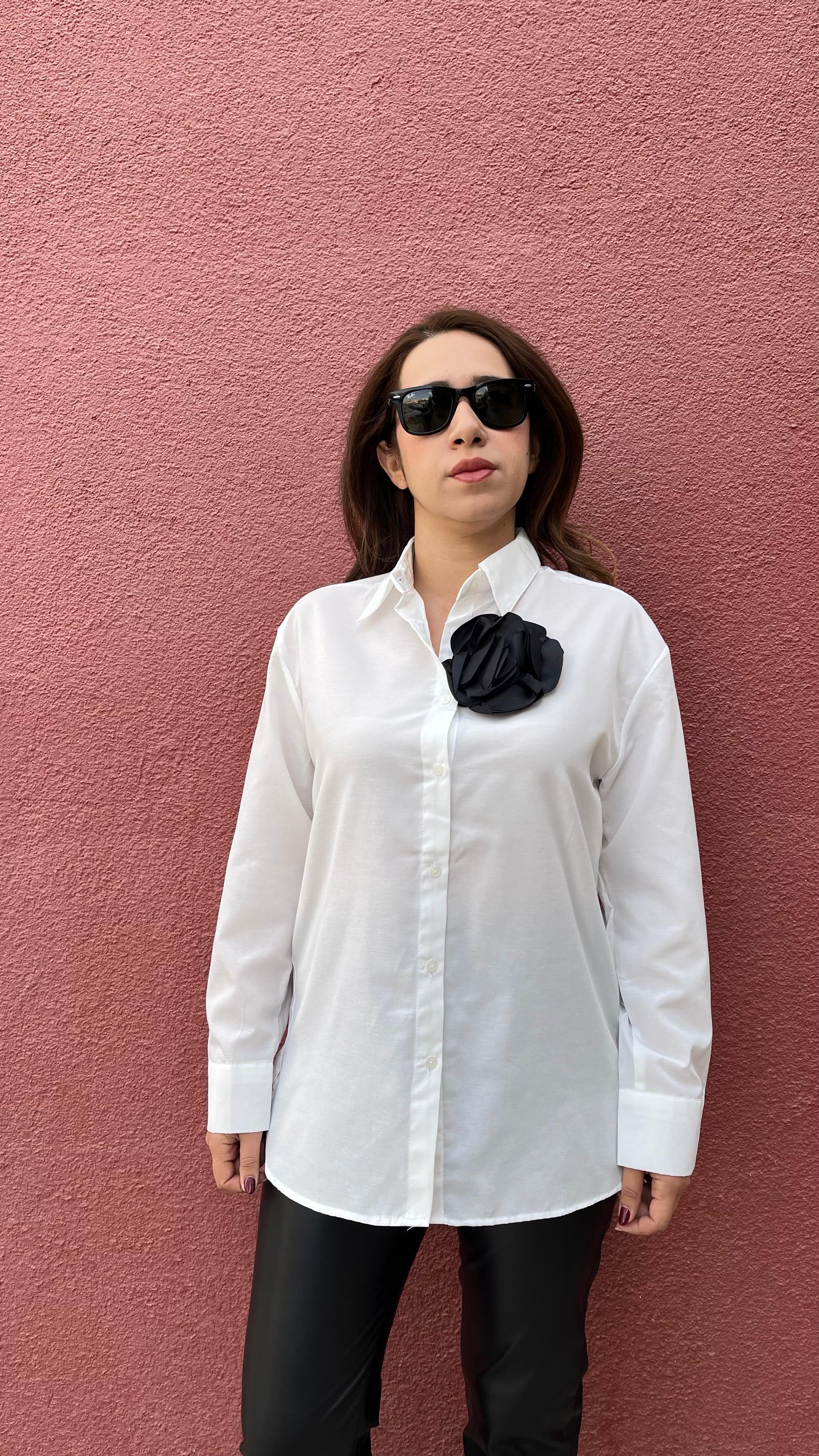 Beyaz Gül Detay Kadın Gömlek