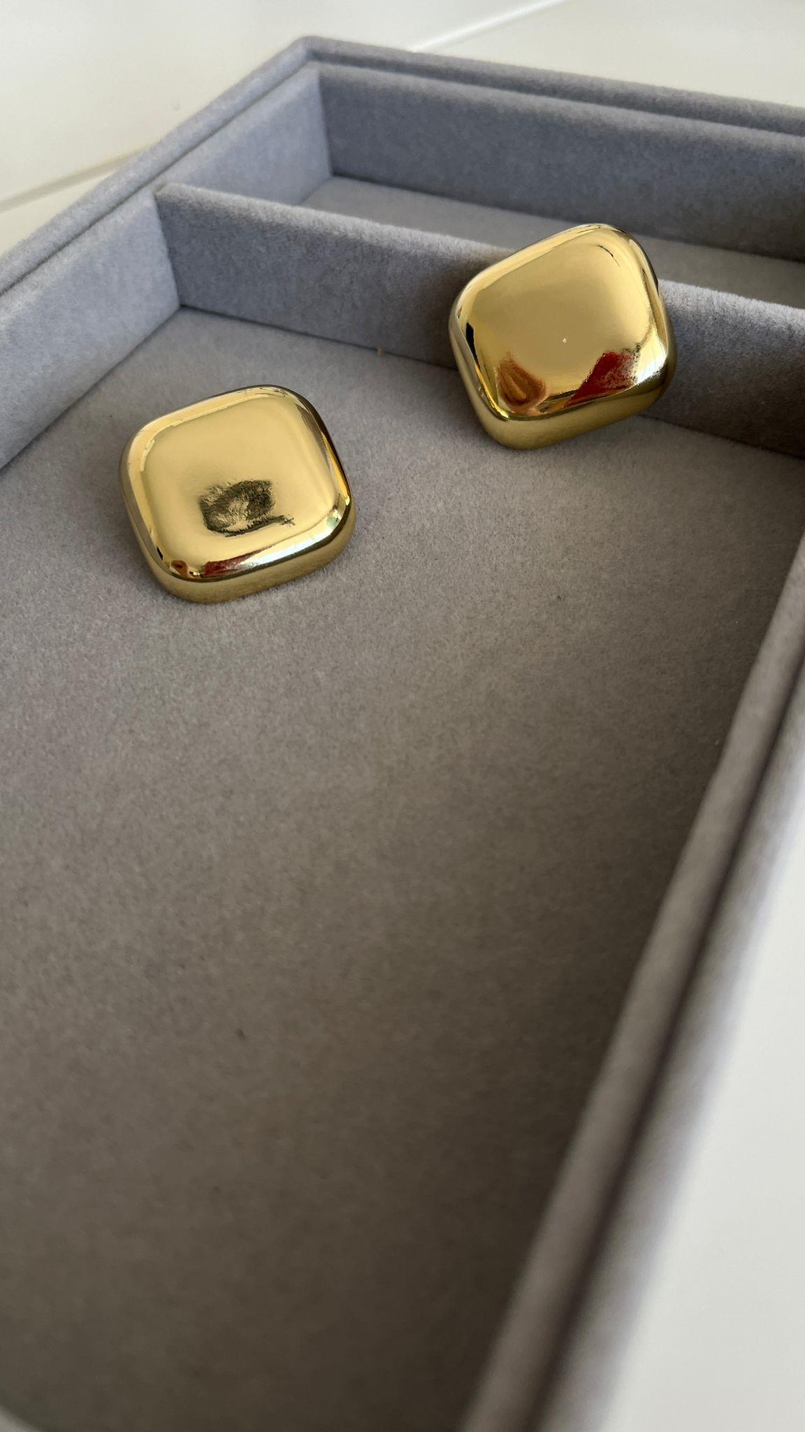 Gold Dolgulu Kare Küpe