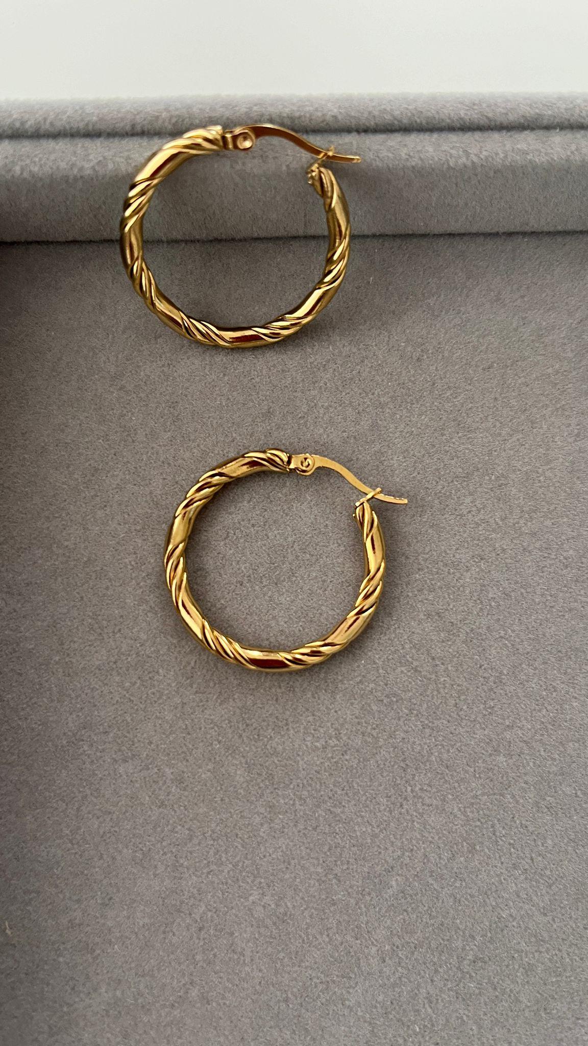 Halka Burgu Desen Gold Küpe