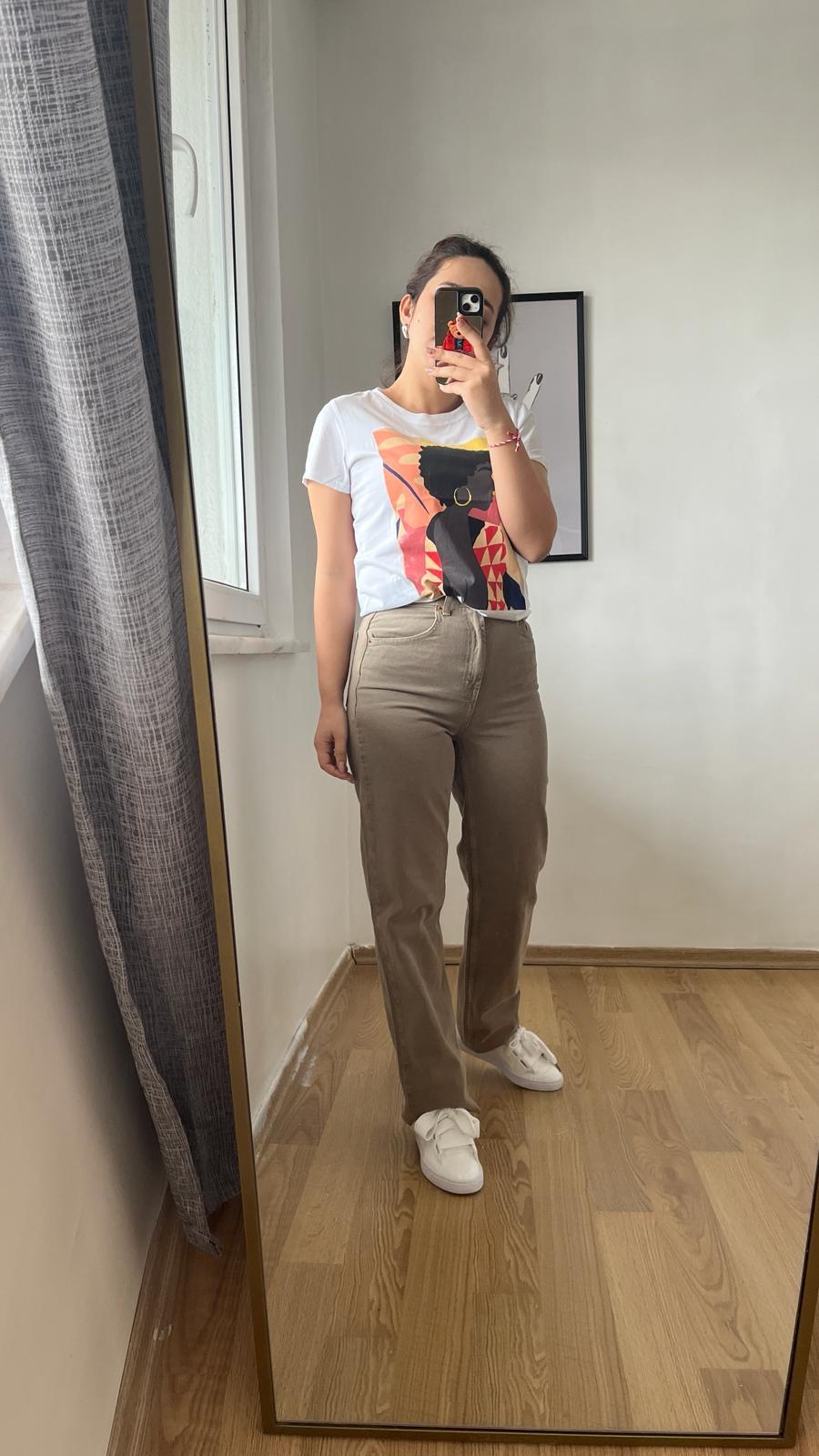 Kadın Desen Beyaz Basic Tişört · 3