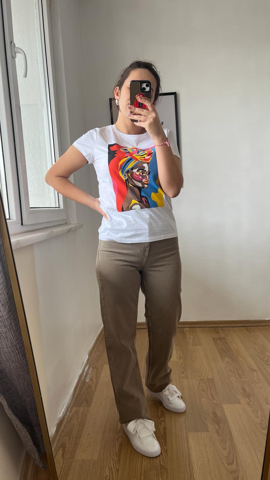 Kadın Desenli Beyaz Tişört