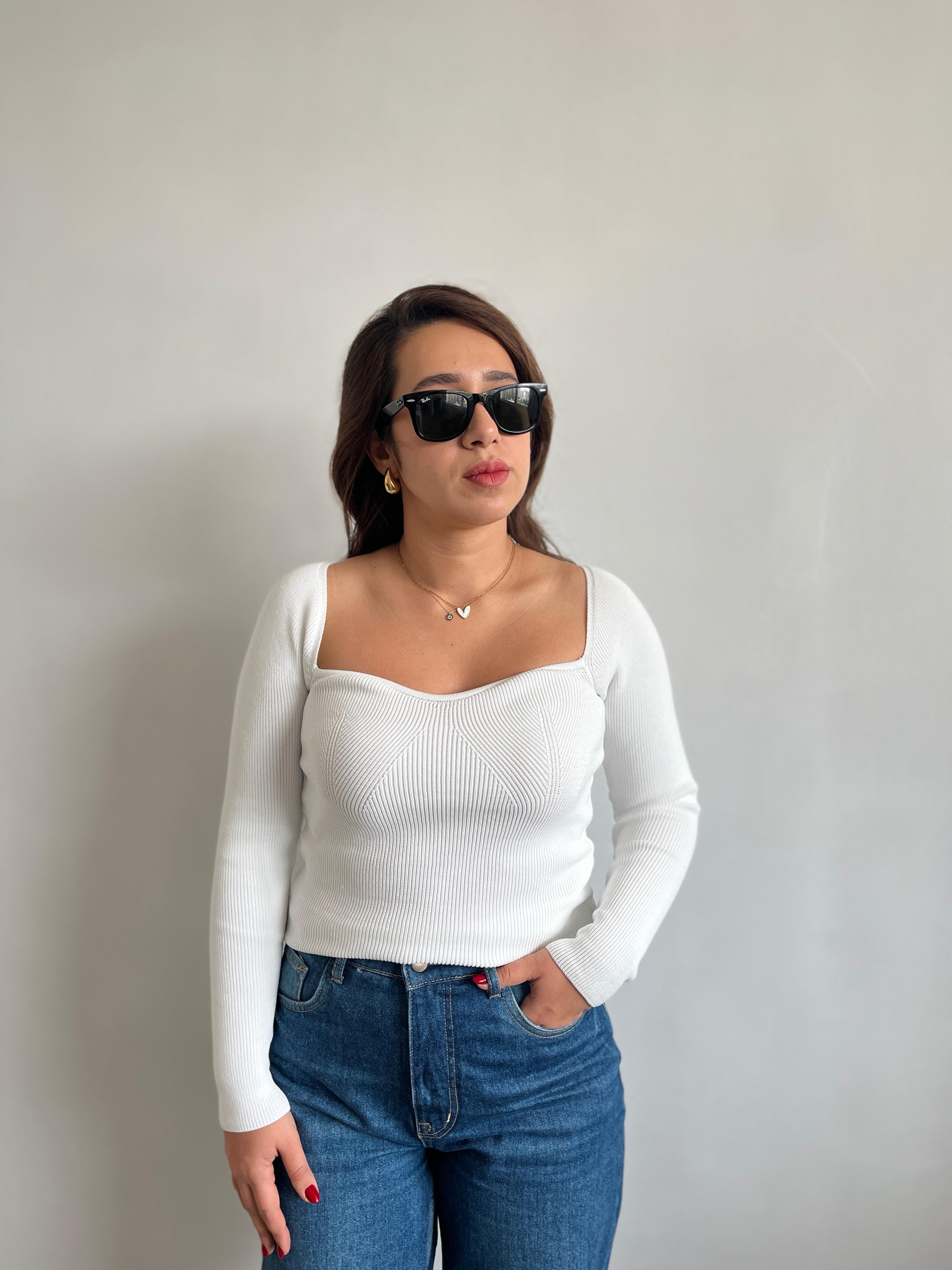 Kalp Yaka Beyaz Uzun Kol Triko