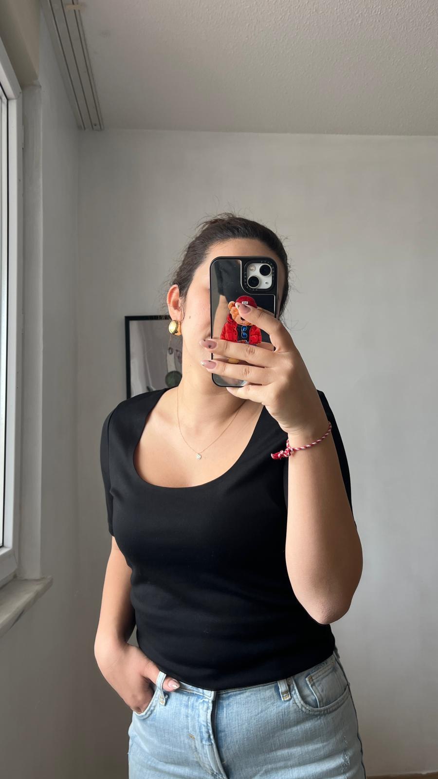 Kare Yaka Likralı Kadın Tişört · 12