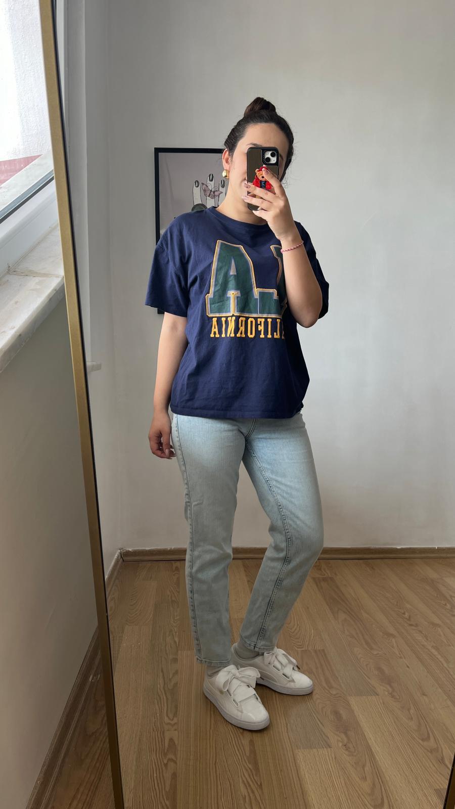 LA Lacivert Baskılı Kadın Tişört · 5