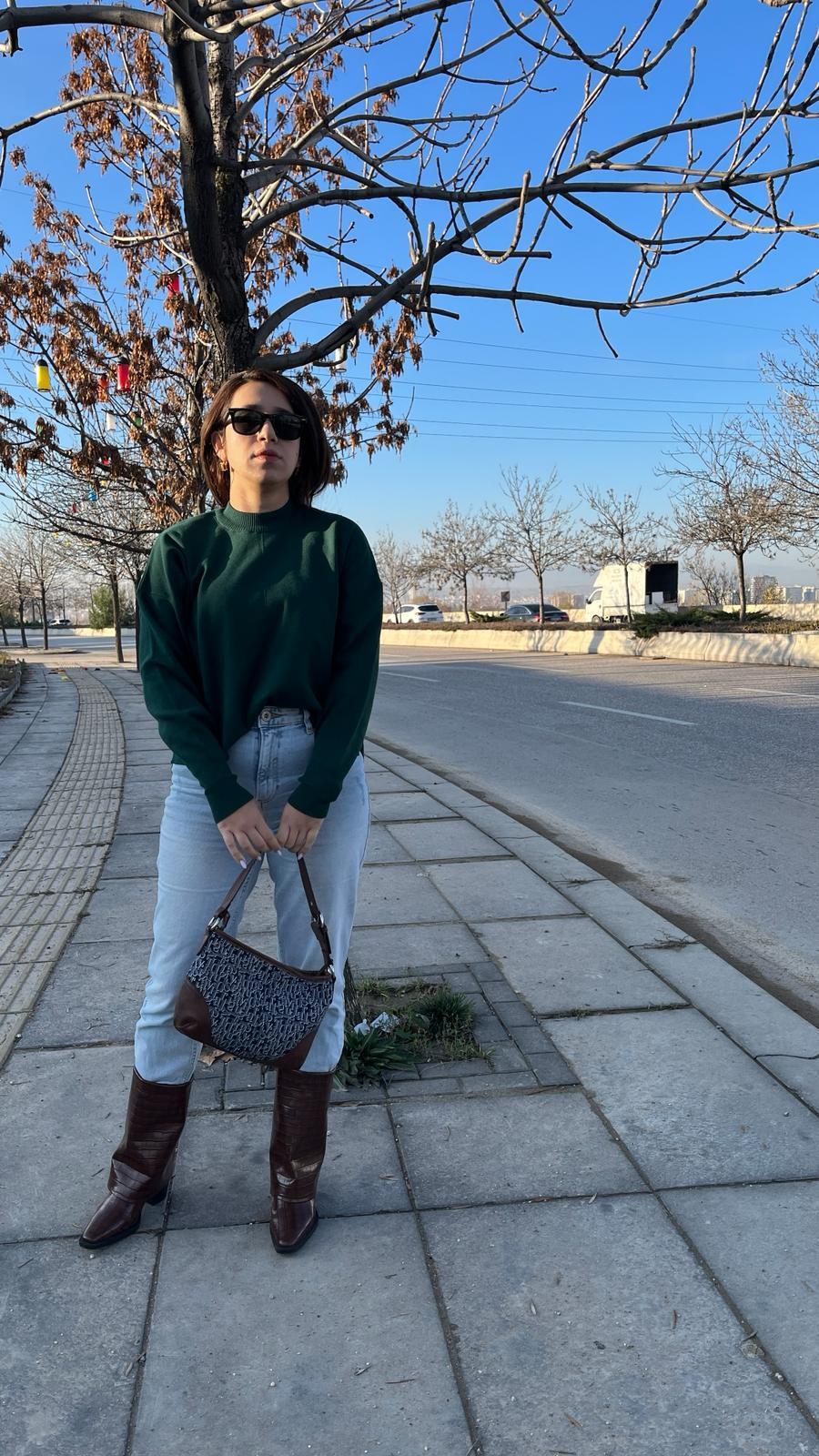 Ortadan Şeritli Zümrüt Yeşil Kadın Kazak · 2