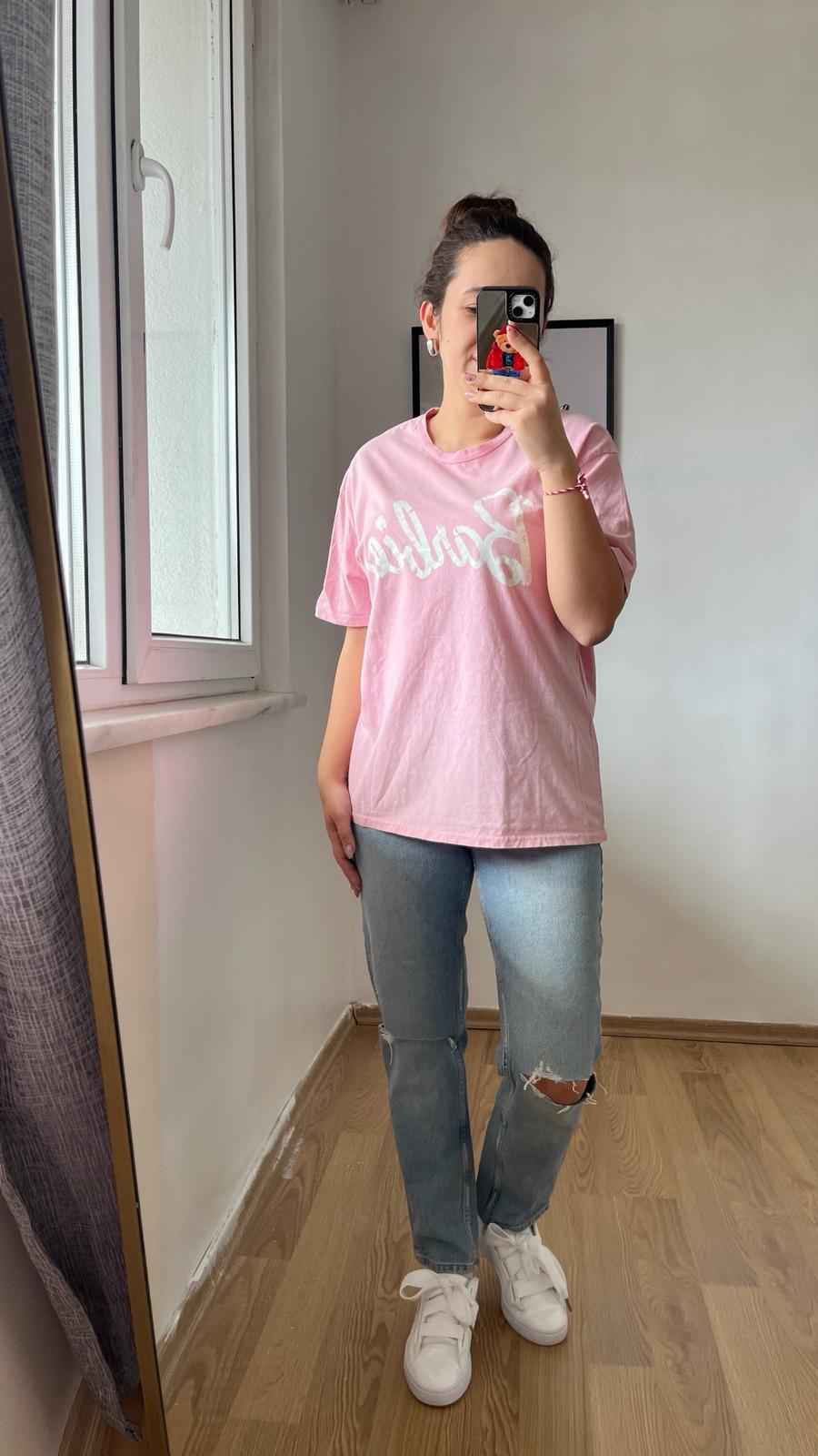 Pembe Barbie Bisiklet Yaka Kadın Tişört · 2