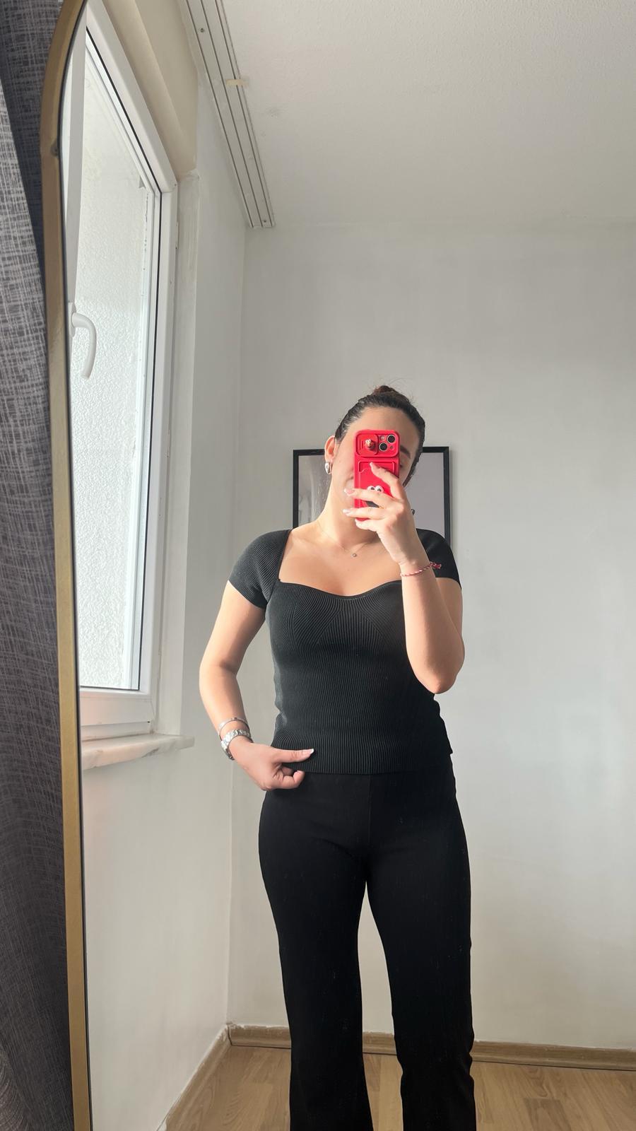 Siyah Kısa Kol Kap Yaka Kadın Triko