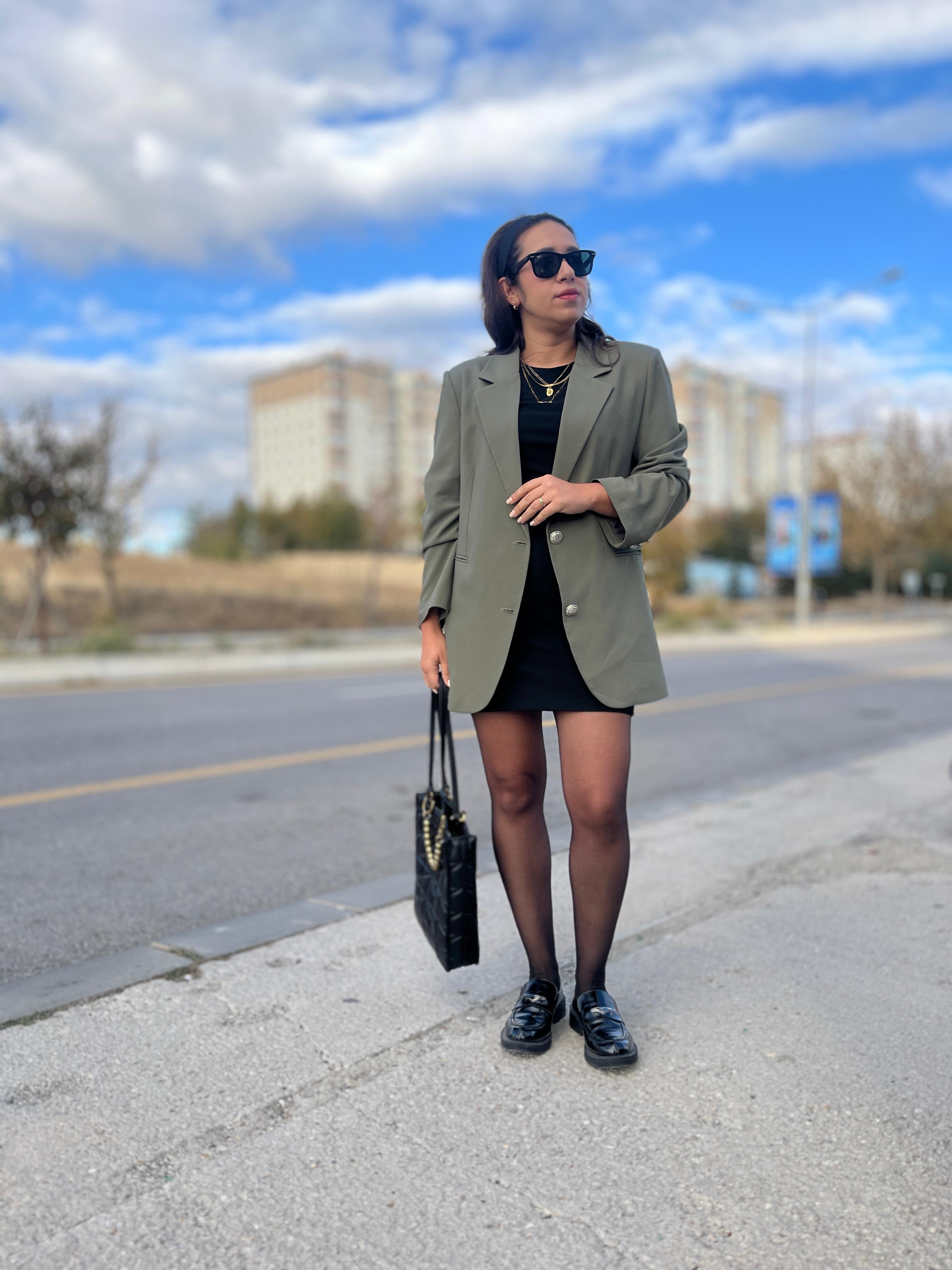 Siyah Vatkalı Kadın Elbise