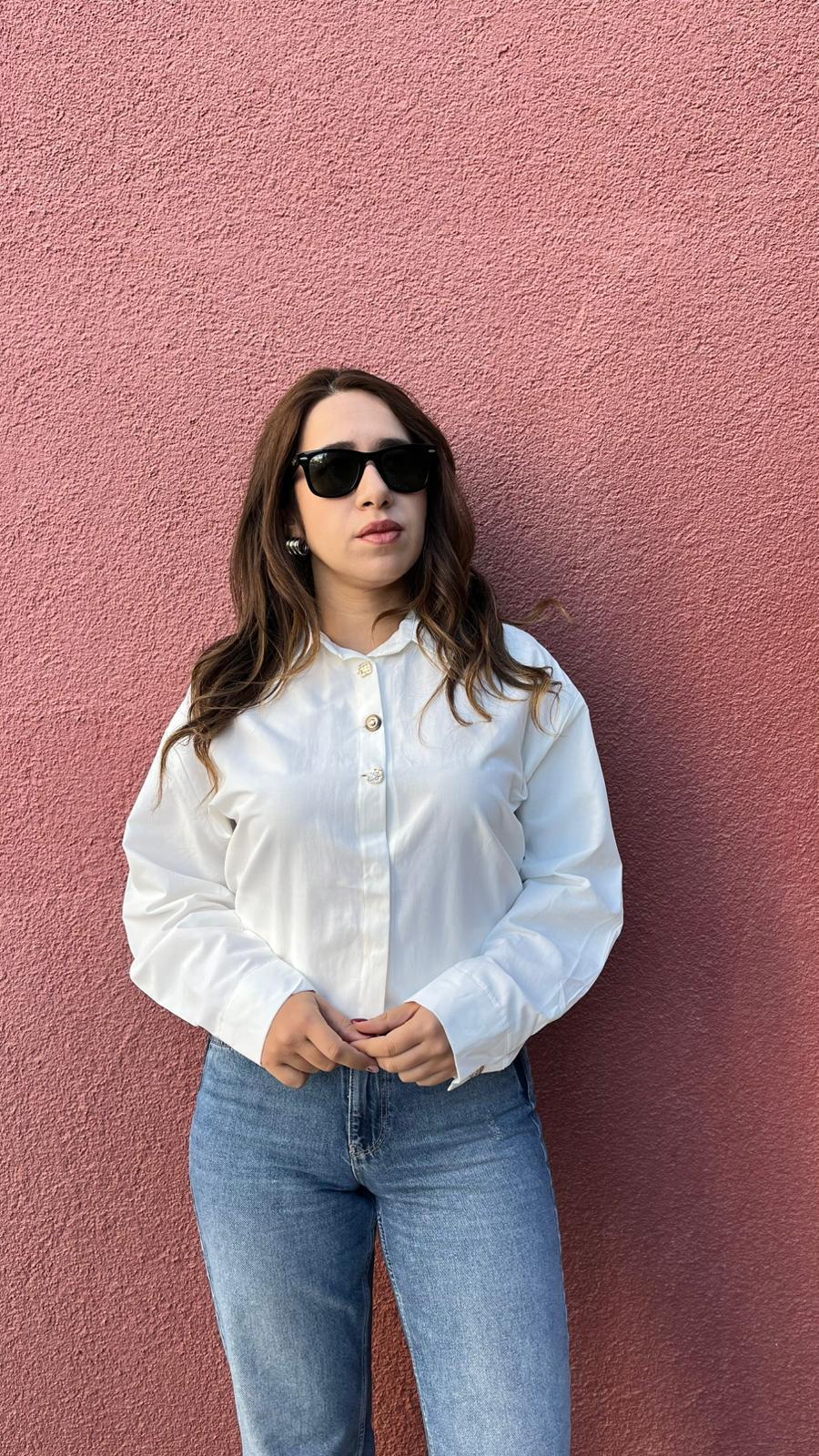 Taş Düğmeli Beyaz Kadın Gömlek