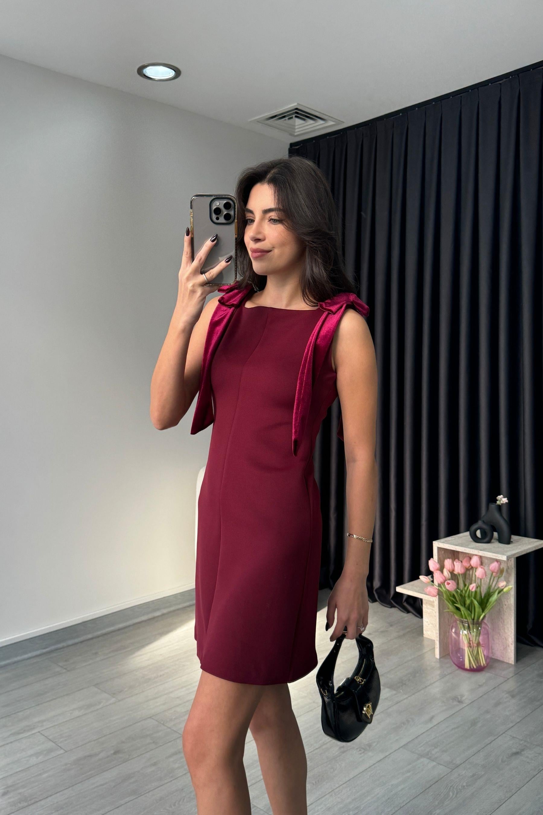 Bordo Omzu Fiyonklu Elbise