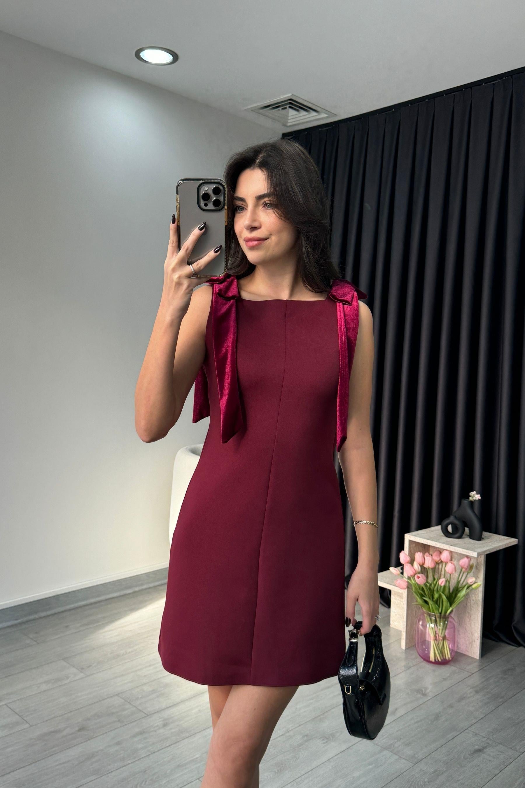 Bordo Omzu Fiyonklu Elbise