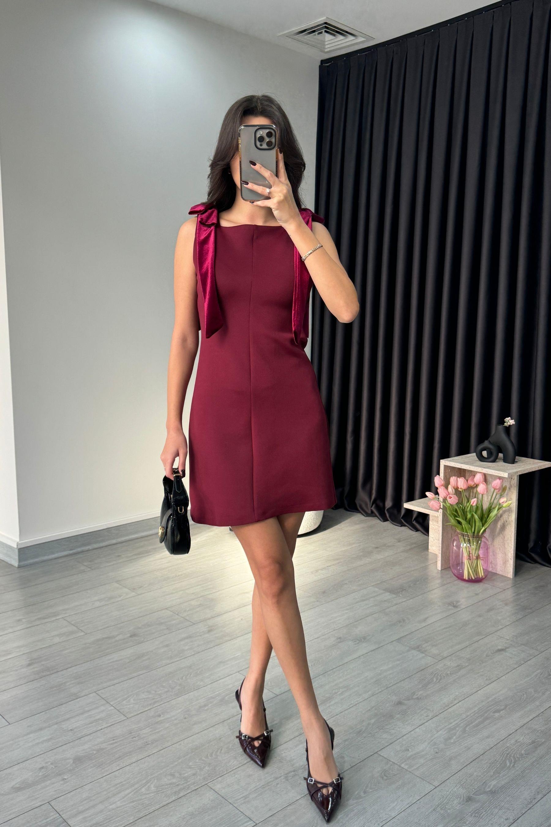 Bordo Omzu Fiyonklu Elbise