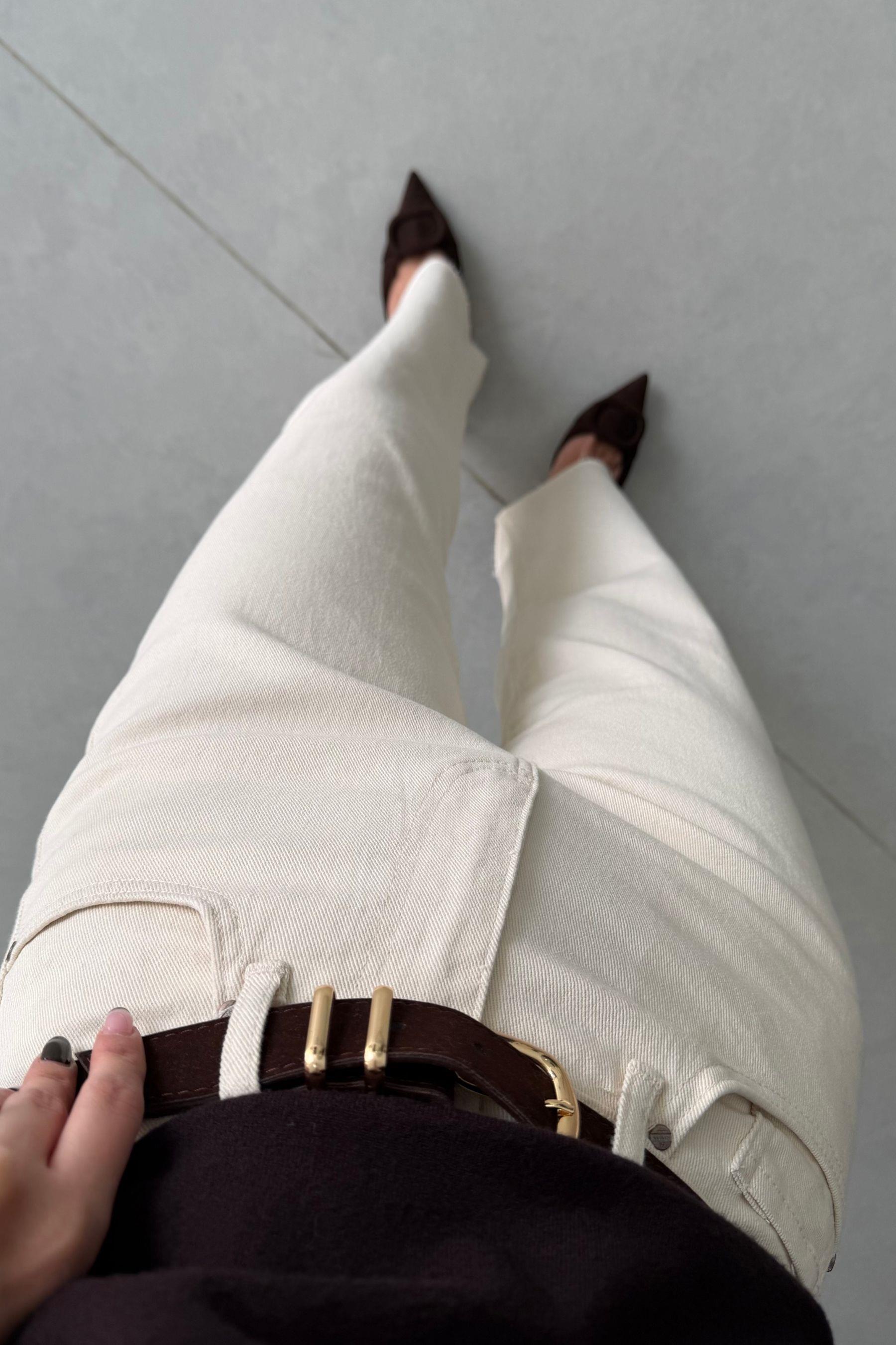 Desin Ekru Kesik Paça Straight Fit Kemerli Jean