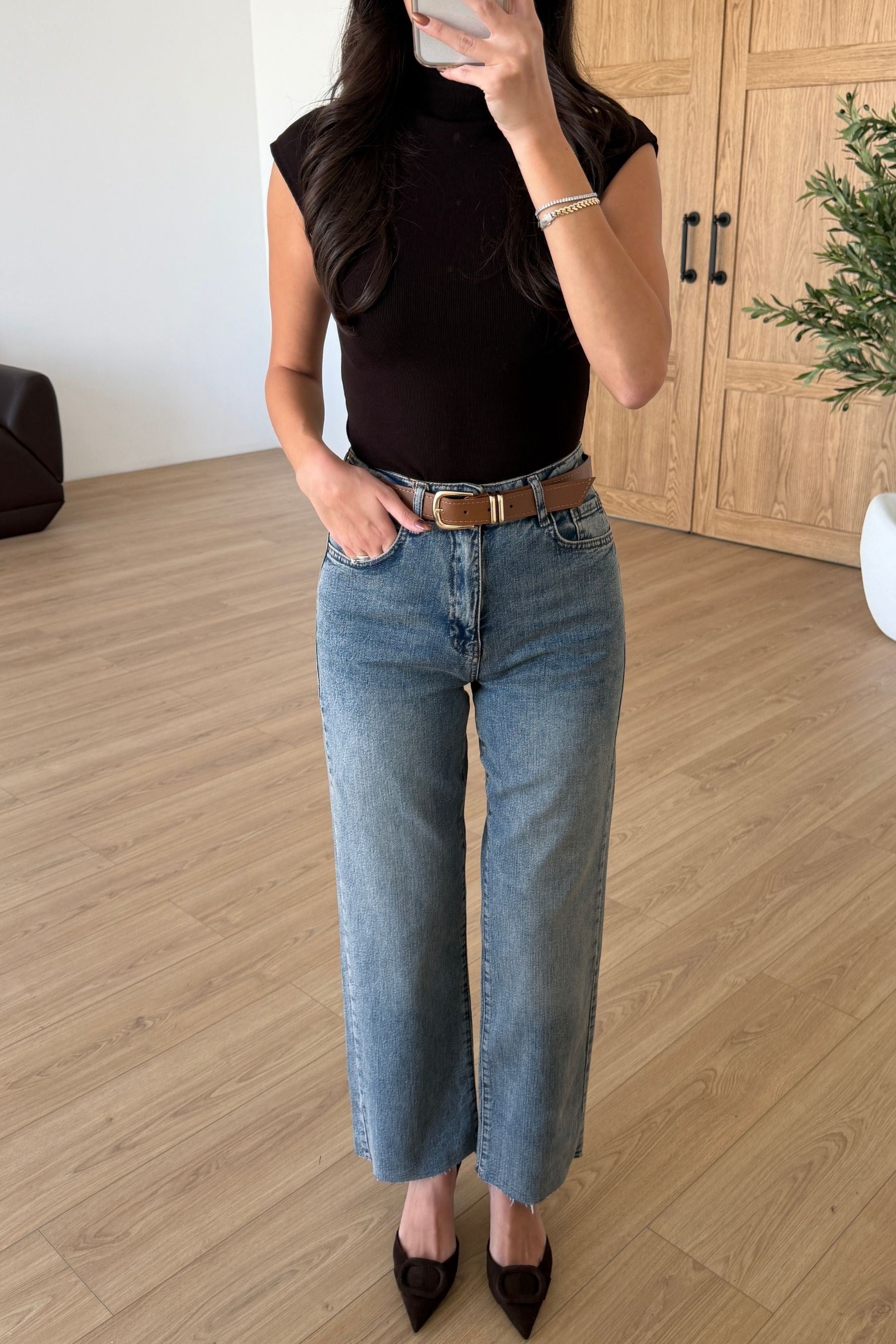 Desin Kesik Paça Straight Fit Kemerli Jean