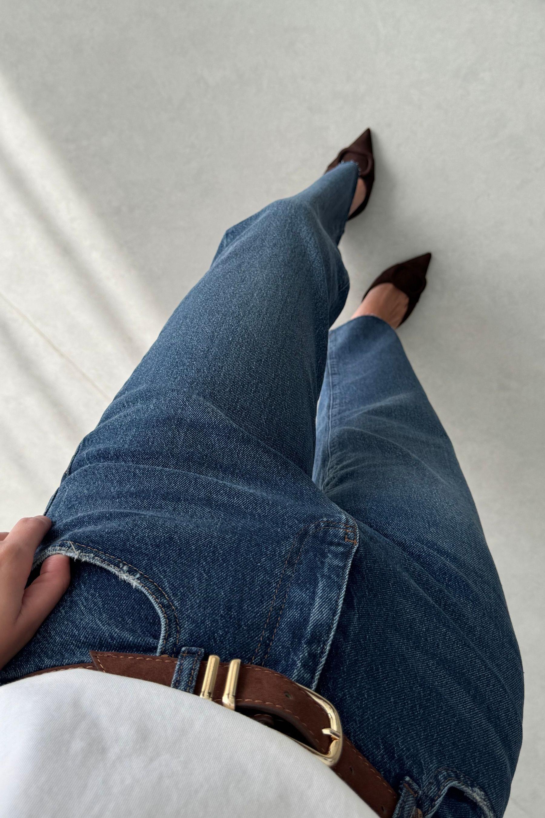Desin Koyu Mavi Kesik Paça Straight Fit Kemerli Jean