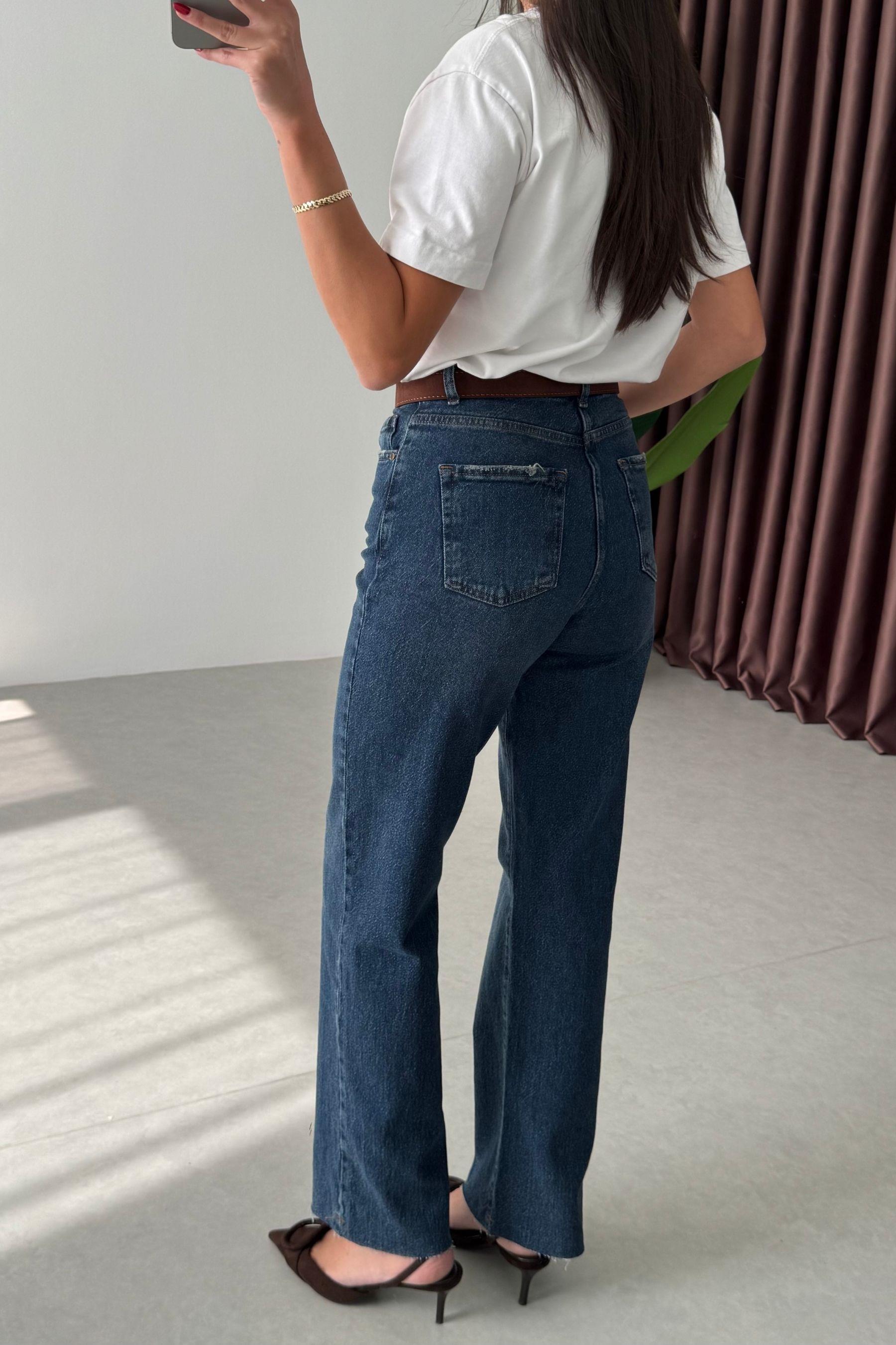 Desin Koyu Mavi Kesik Paça Straight Fit Kemerli Jean