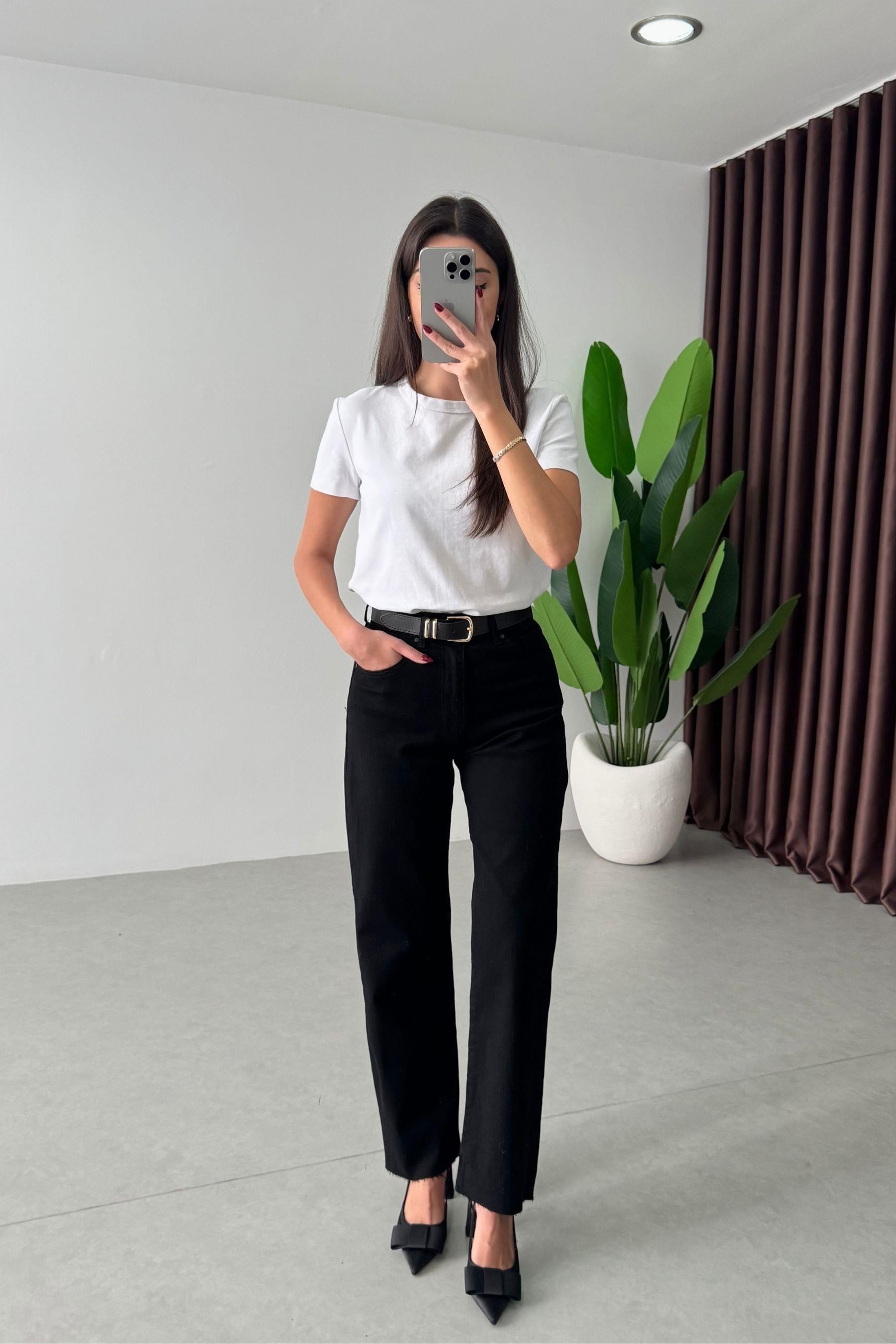 Desin Siyah Kesik Paça Straight Fit Kemerli Jean