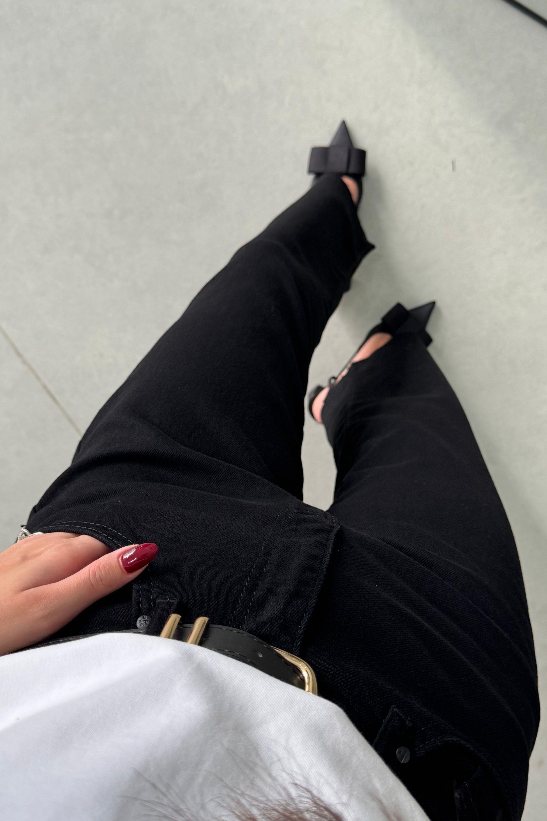 Desin Siyah Kesik Paça Straight Fit Kemerli Jean