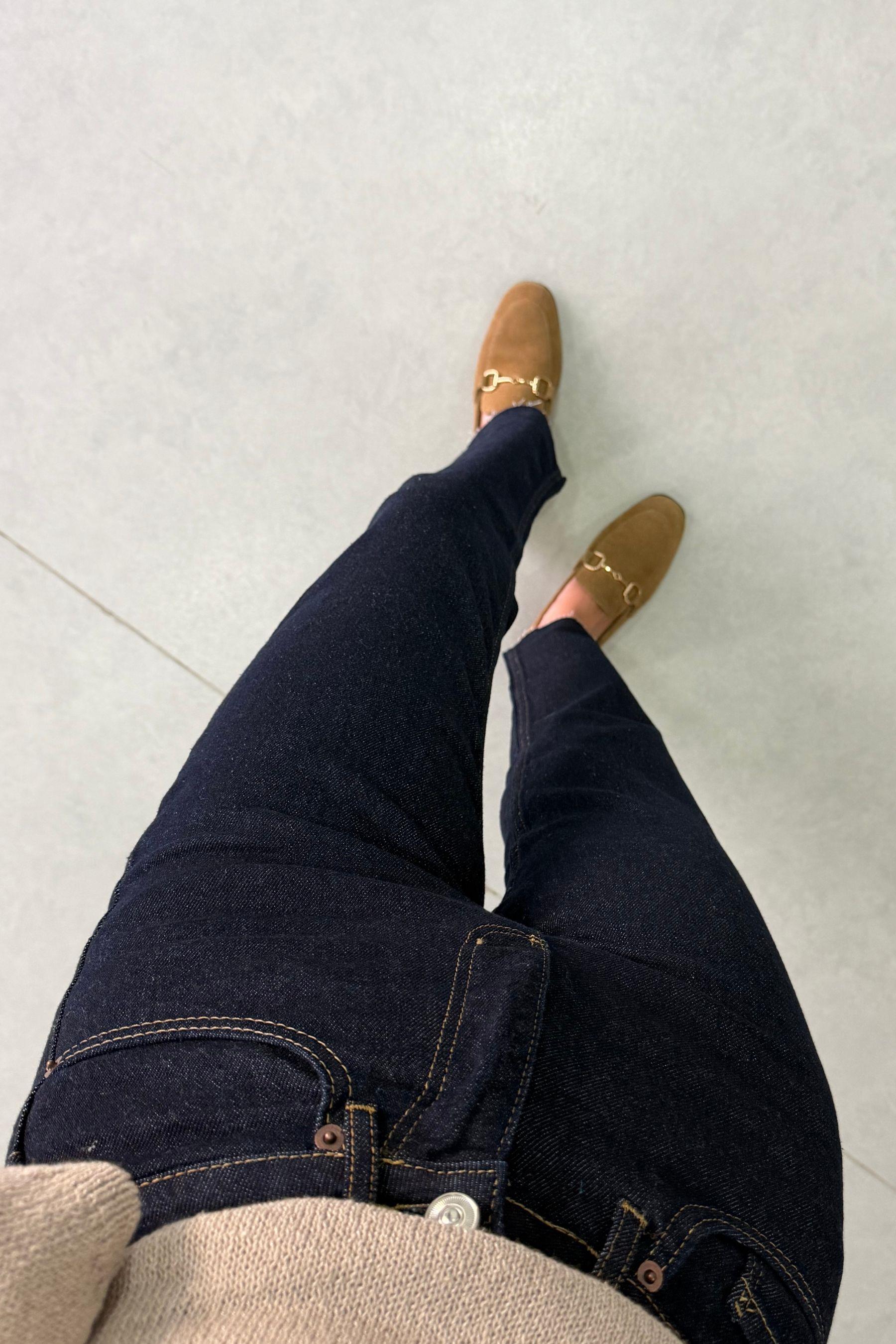 Fabia Lacivert Kesik Paça Boy Fit Jean