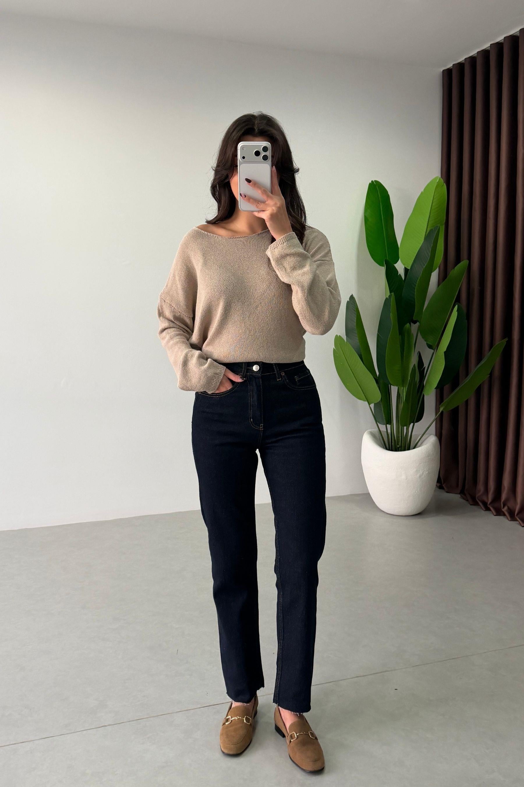 Fabia Lacivert Kesik Paça Boy Fit Jean