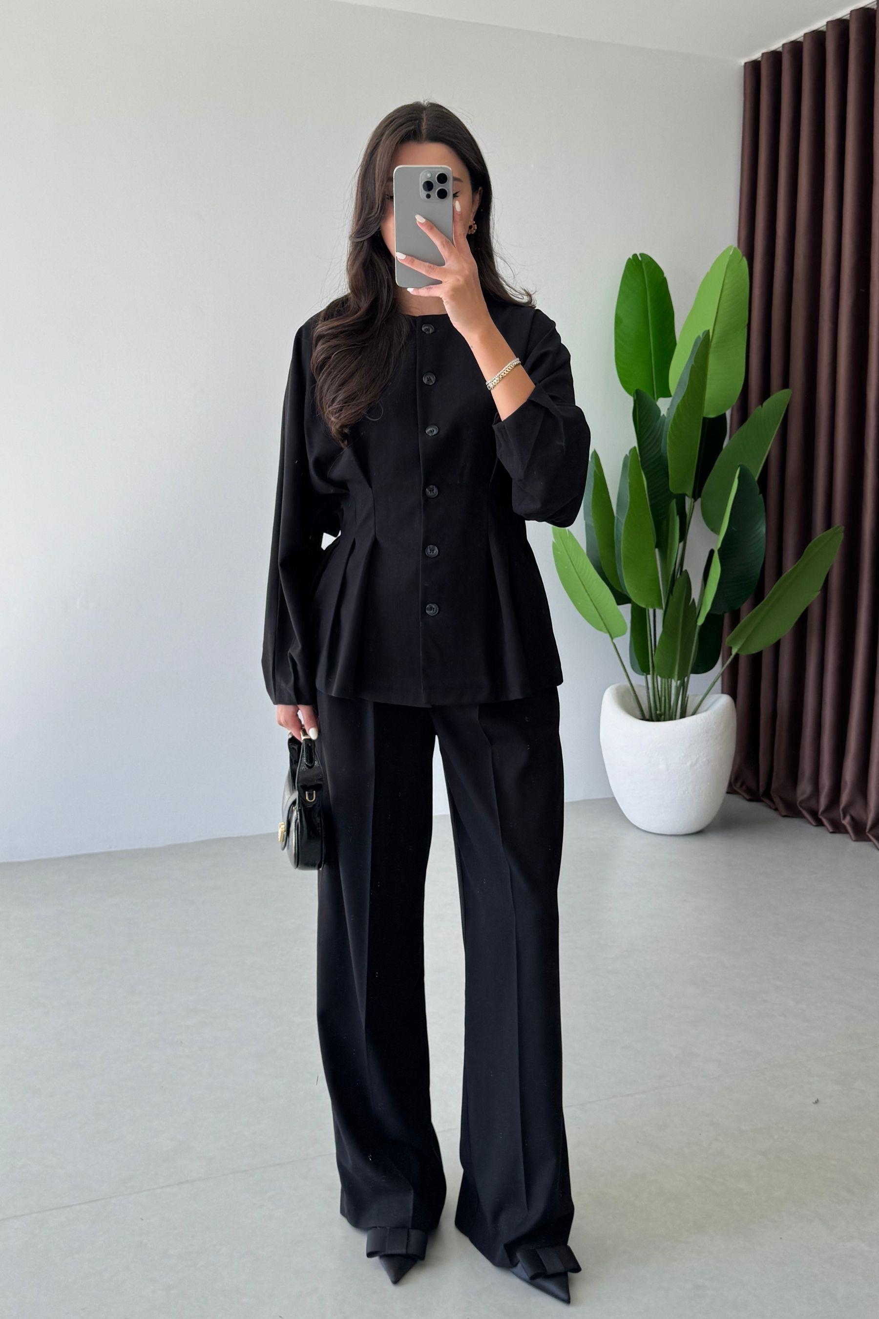 Tina Karamel Geniş Yaka Kısa Trençkot