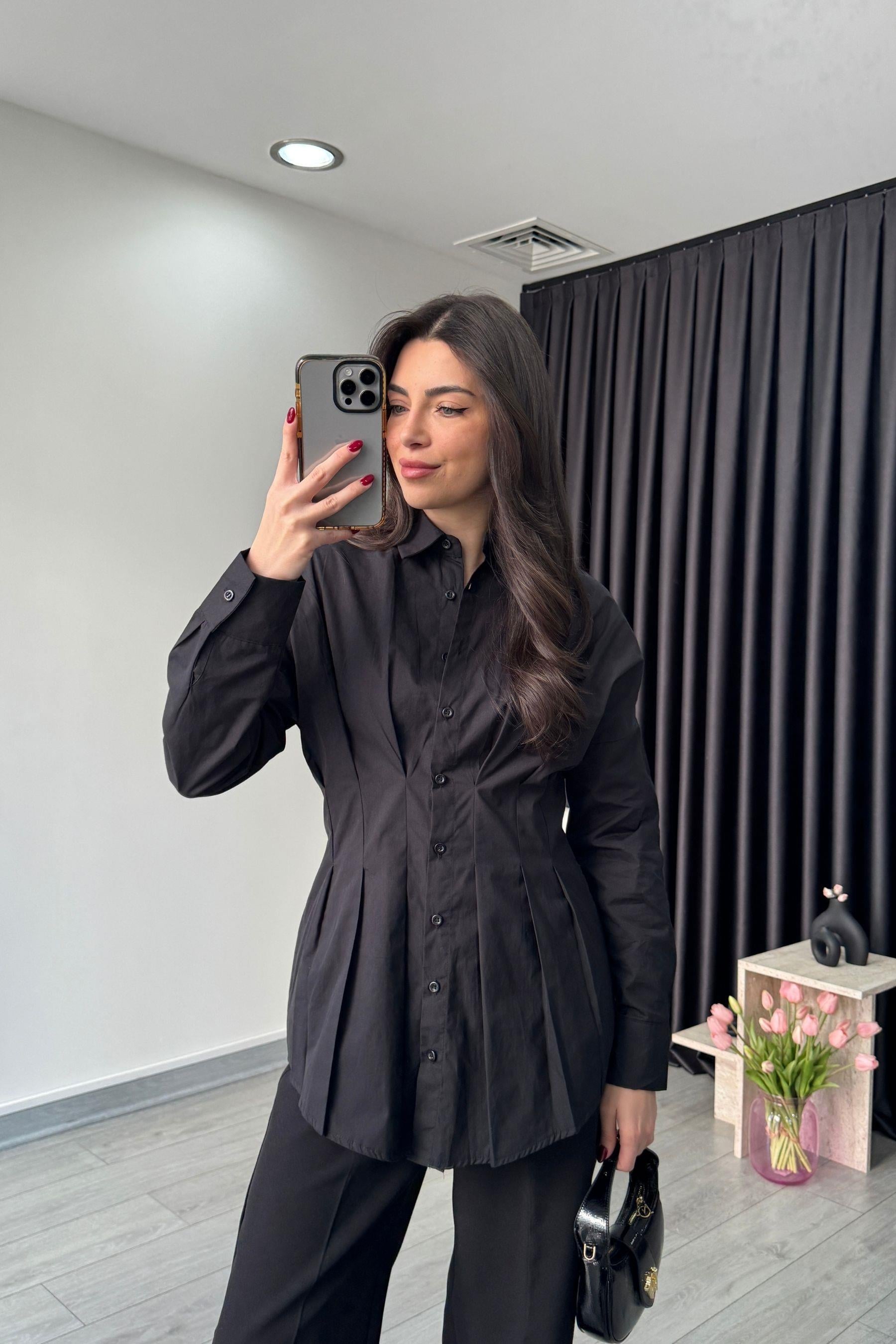 Nori Belden Oturtmalı Siyah Poplin Gömlek
