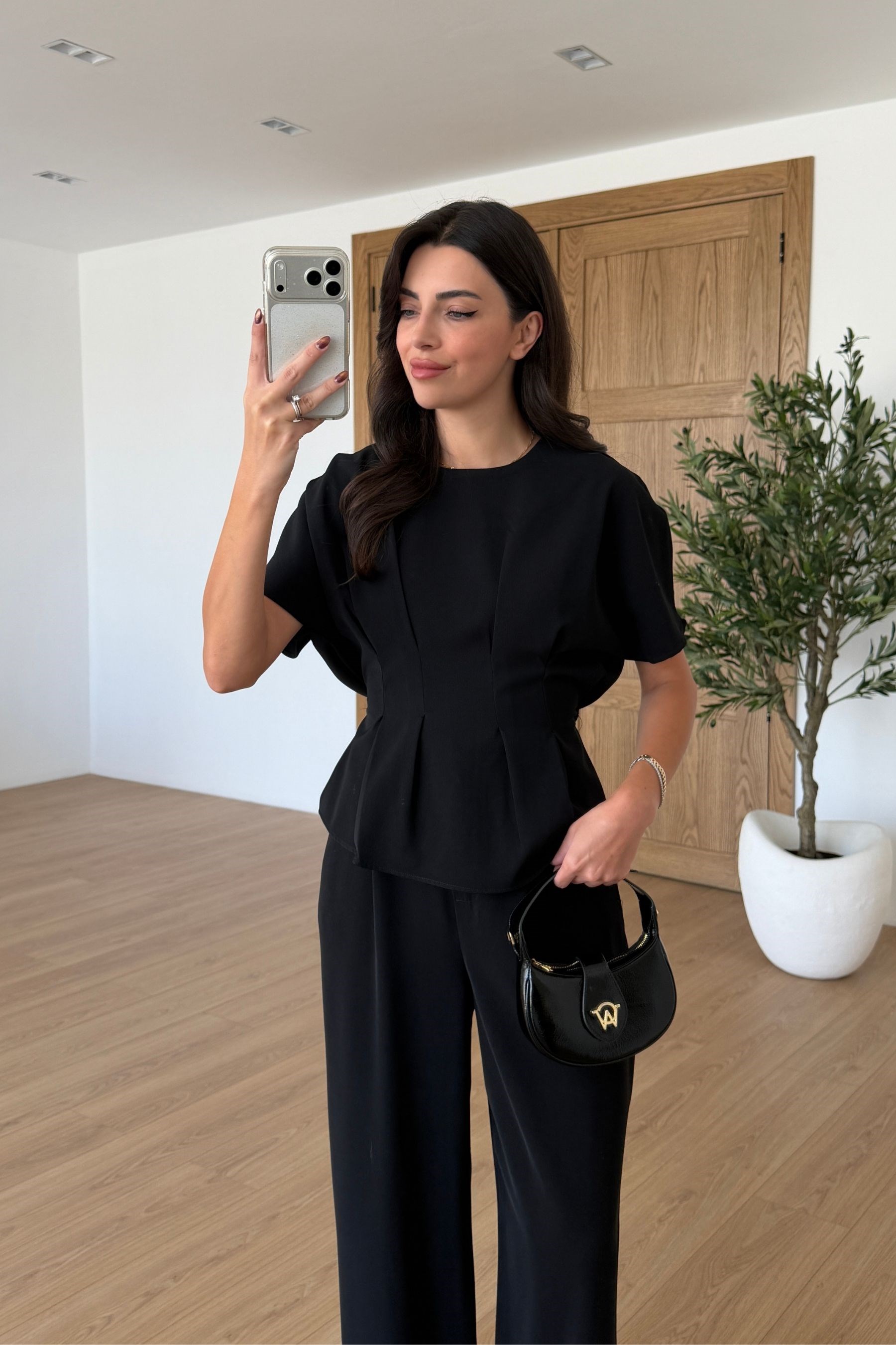 Olivia Siyah Belden Oturtmalı Krep Kumaş Takım