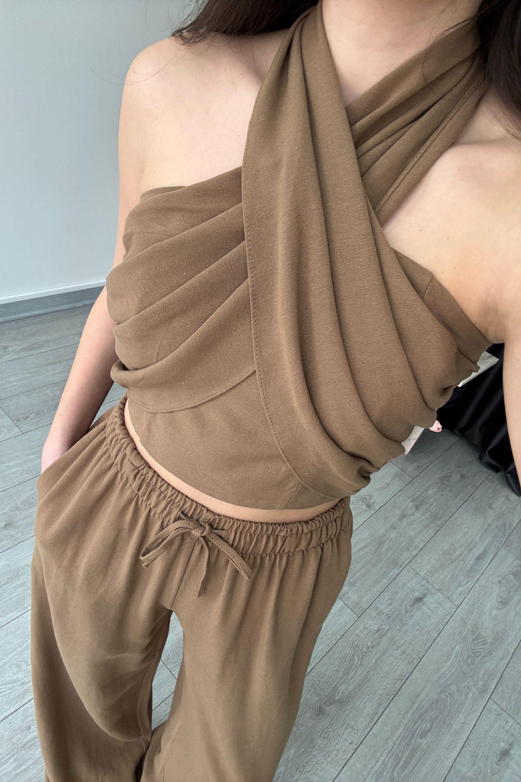 Reina Kahve Boyundan Bağlamalı Keten Takım