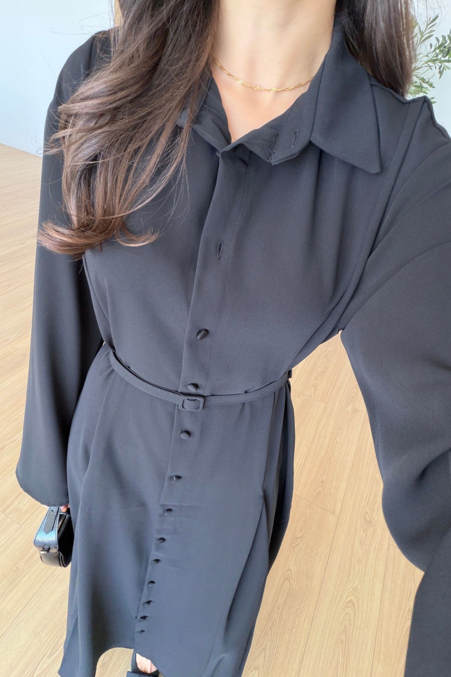 Romy Siyah Kemerli Krep Kumaş Gömlek Elbise