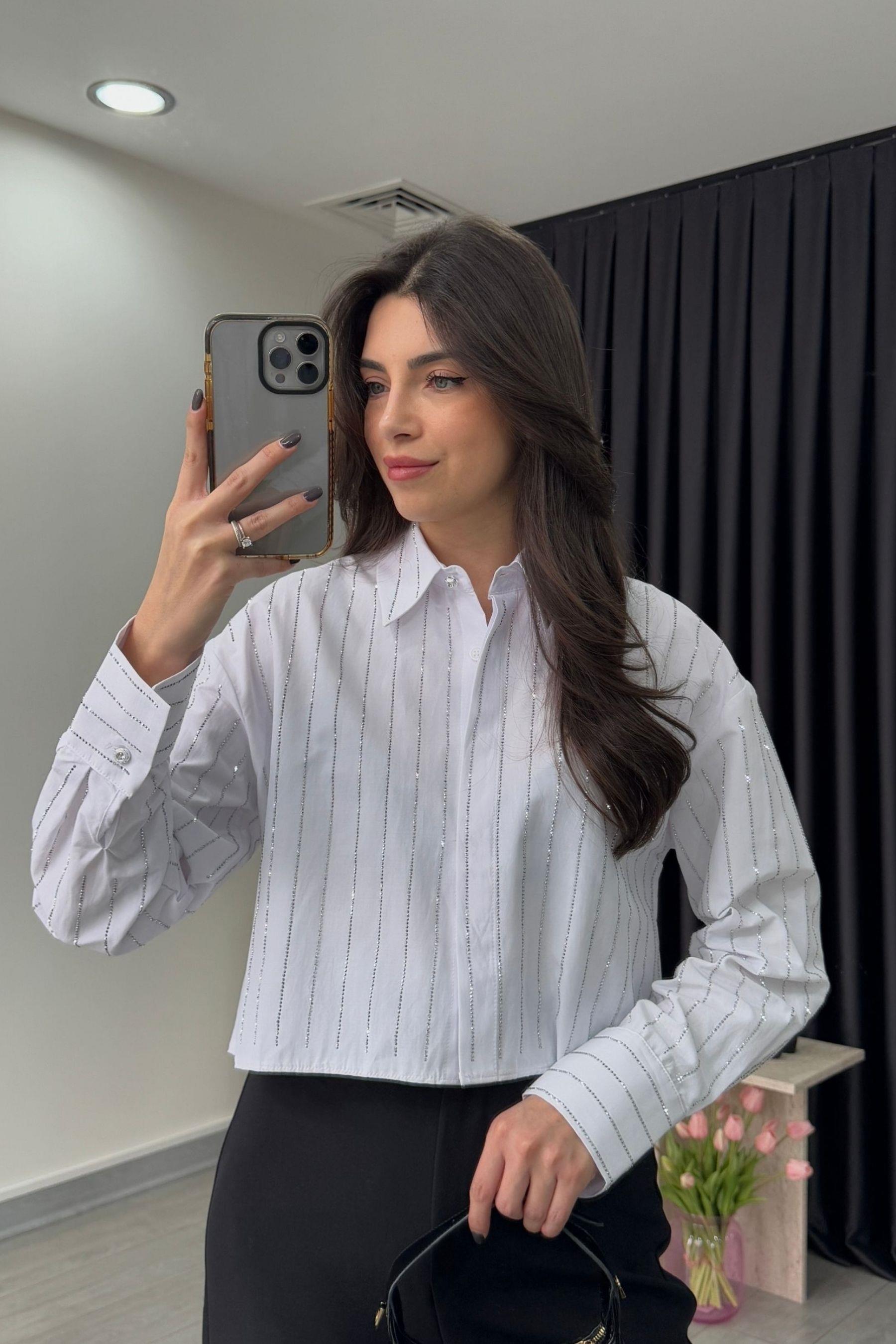Taş Detaylı Beyaz Crop Gömlek