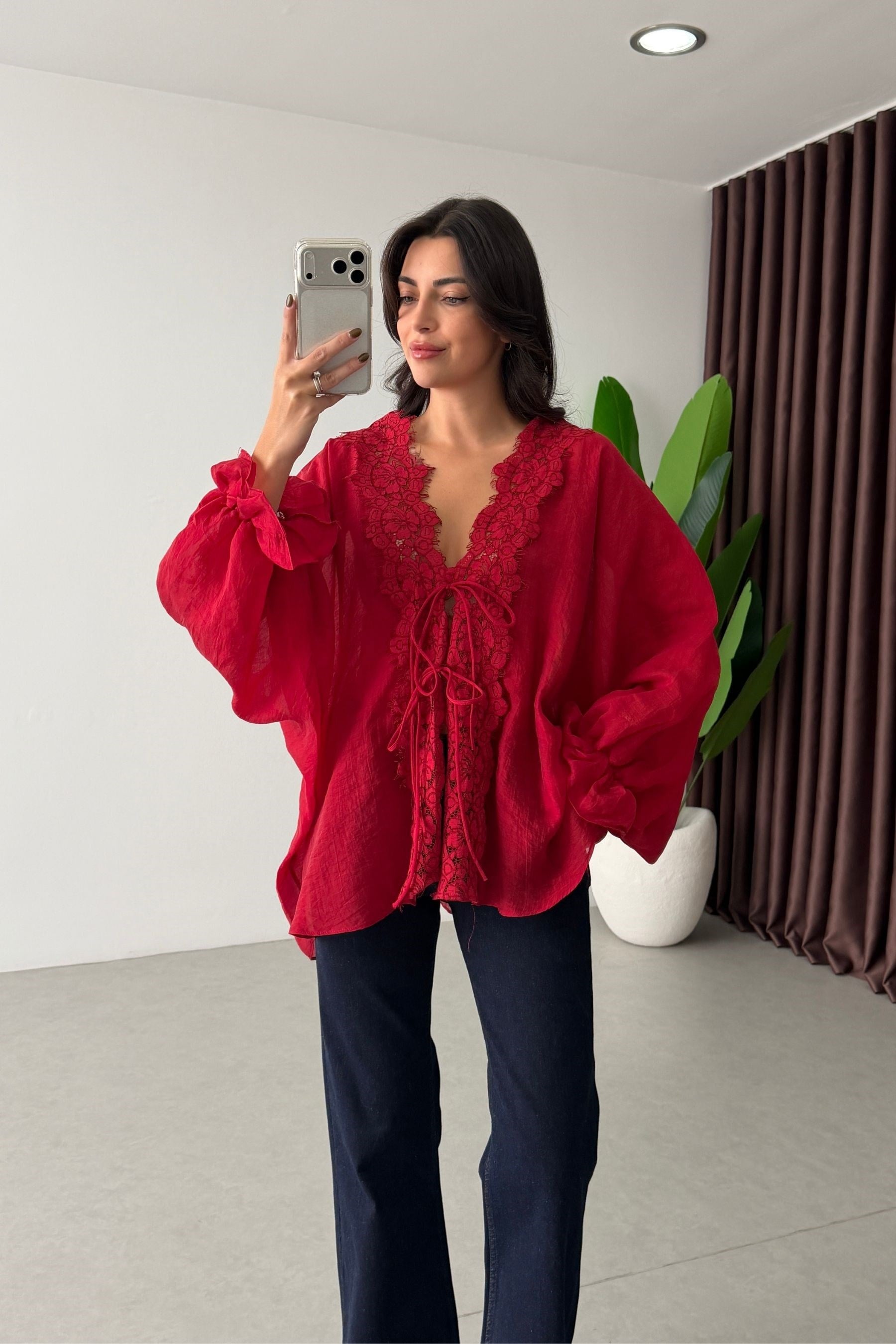 Tely Kırmızı Dantelli Şifon Bluz