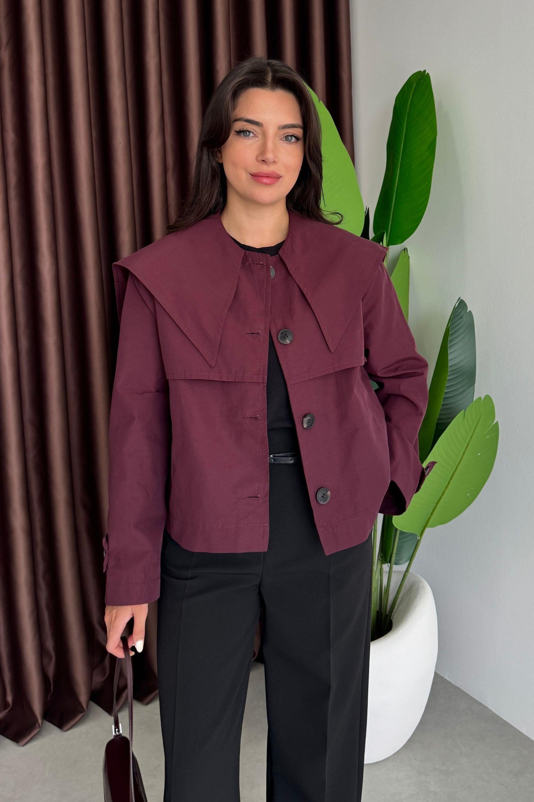 Tina Bordo Geniş Yaka Kısa Trençkot