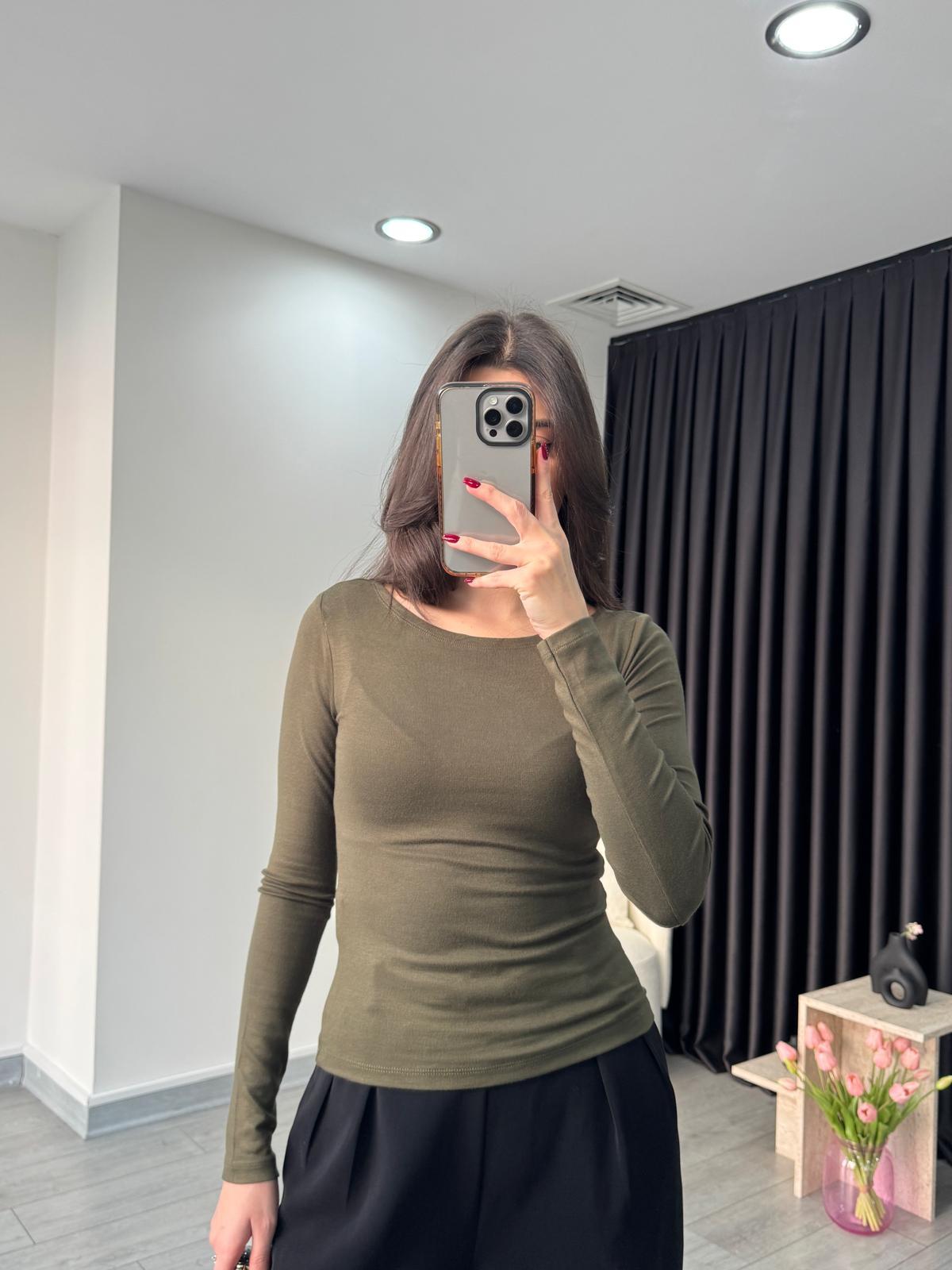 Yumuşak Dokulu Haki Kayık Yaka Body