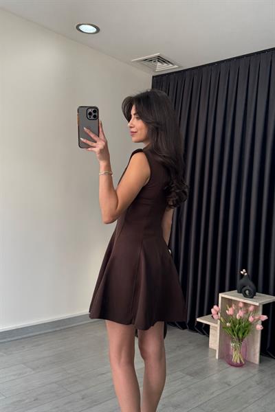 Alice Kahve V Yaka Volanlı Elbise