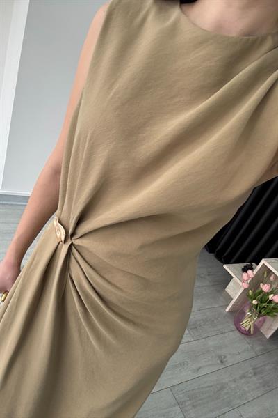 Daisy Toka Detay Drapeli Camel Elbise